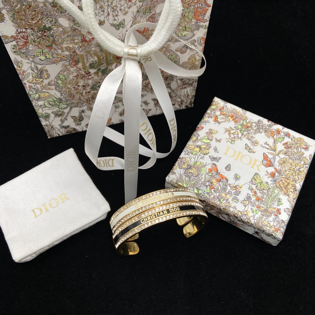 Square-cut diamond and black-and-white enamel bracelet