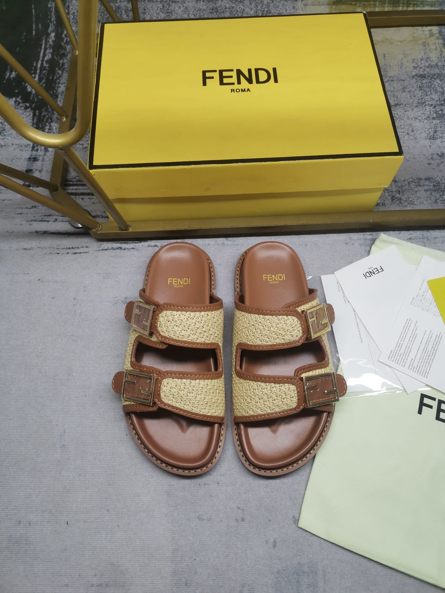 Fendi Feel Leather Sandals Brown 8X8326Ao0Df1Lr0