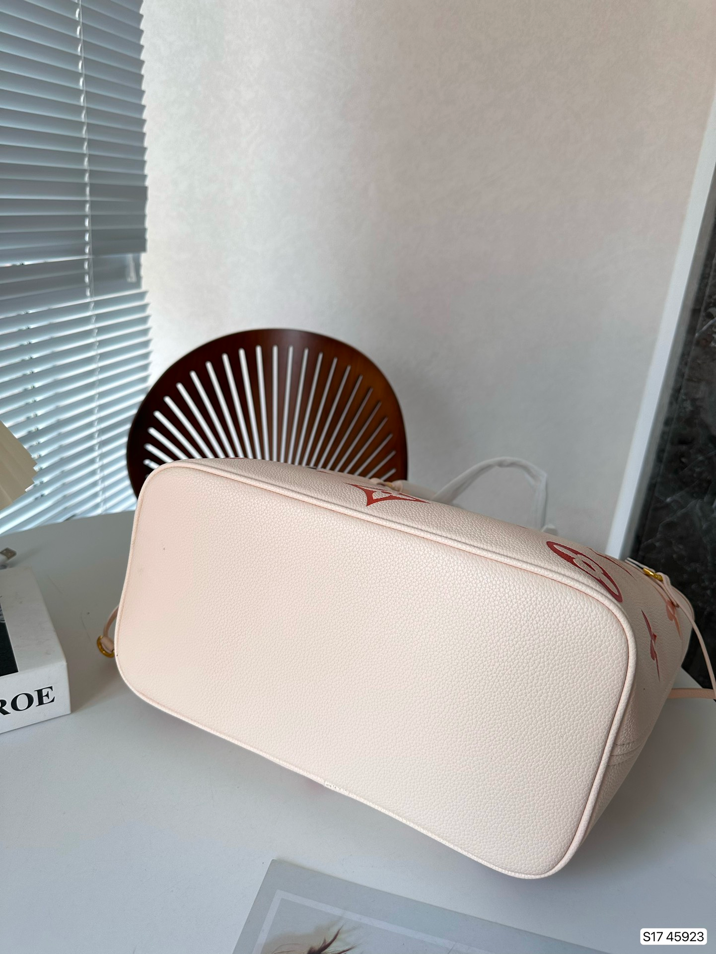 Louis Vuitton Neverfull MM Bag ‘Beige Clair’ 31Cm M46516