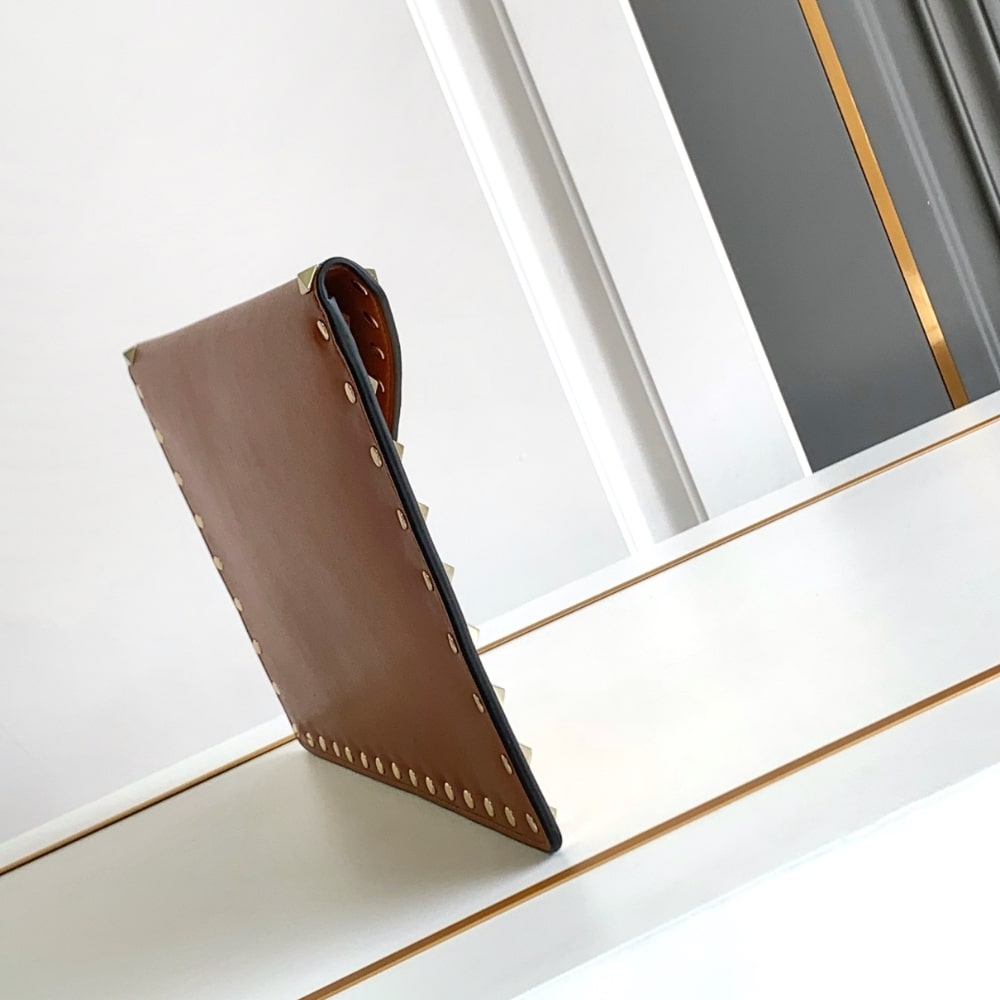 Valentino Garavani Rockstud Raffia Clutch Bag In Brown 28Cm