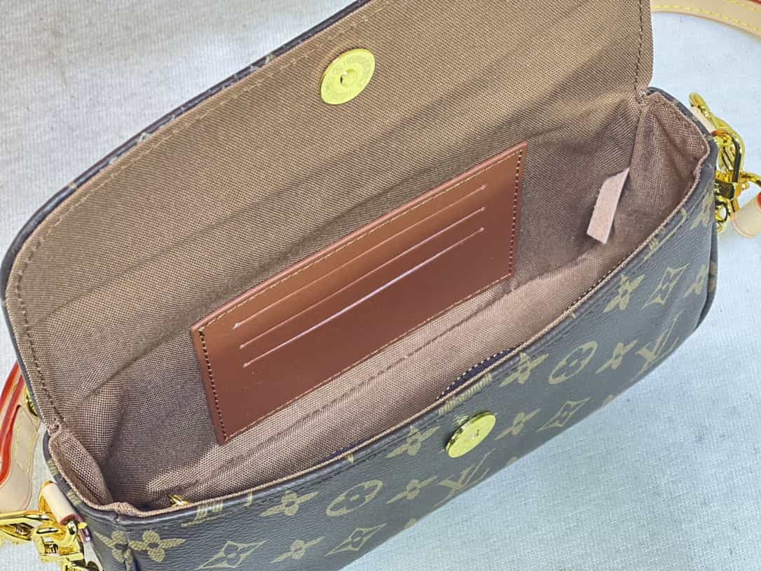 Louis Vuitton Ivy Wallet On Chain Bag