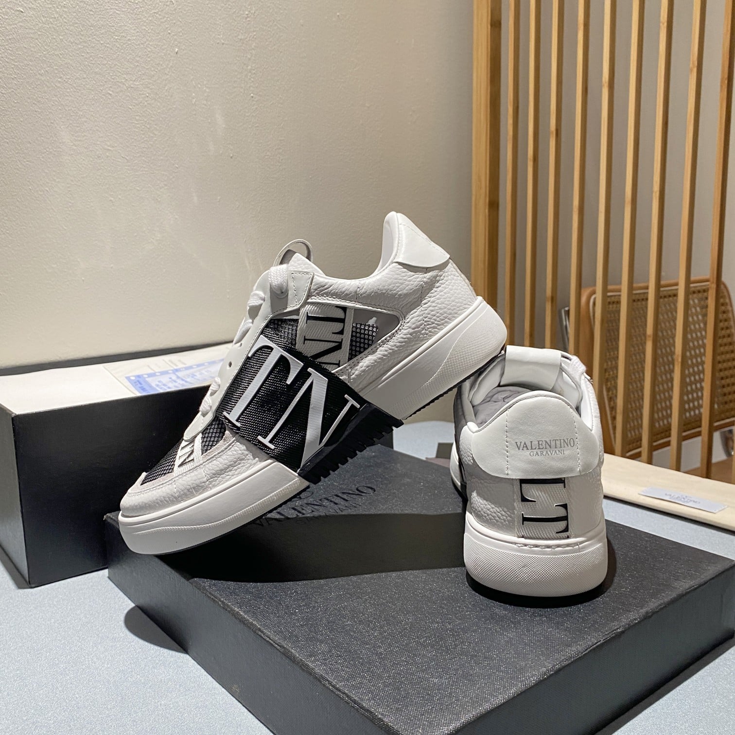 Valentino Vl7N Low-Top Sneaker In Calfskin And Mesh Fabric With Bands Black