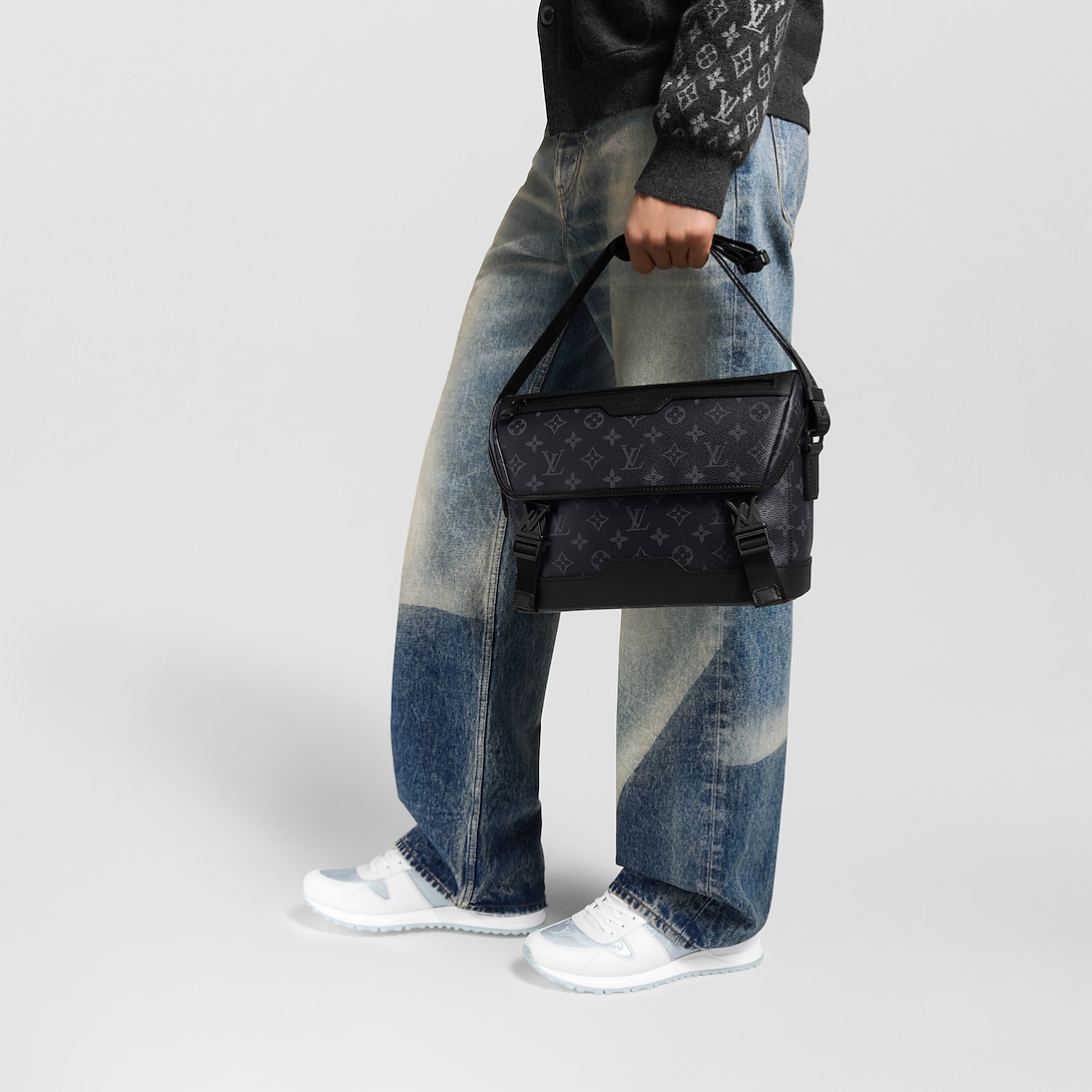 Louis Vuitton Messenger Voyager Pm M12517