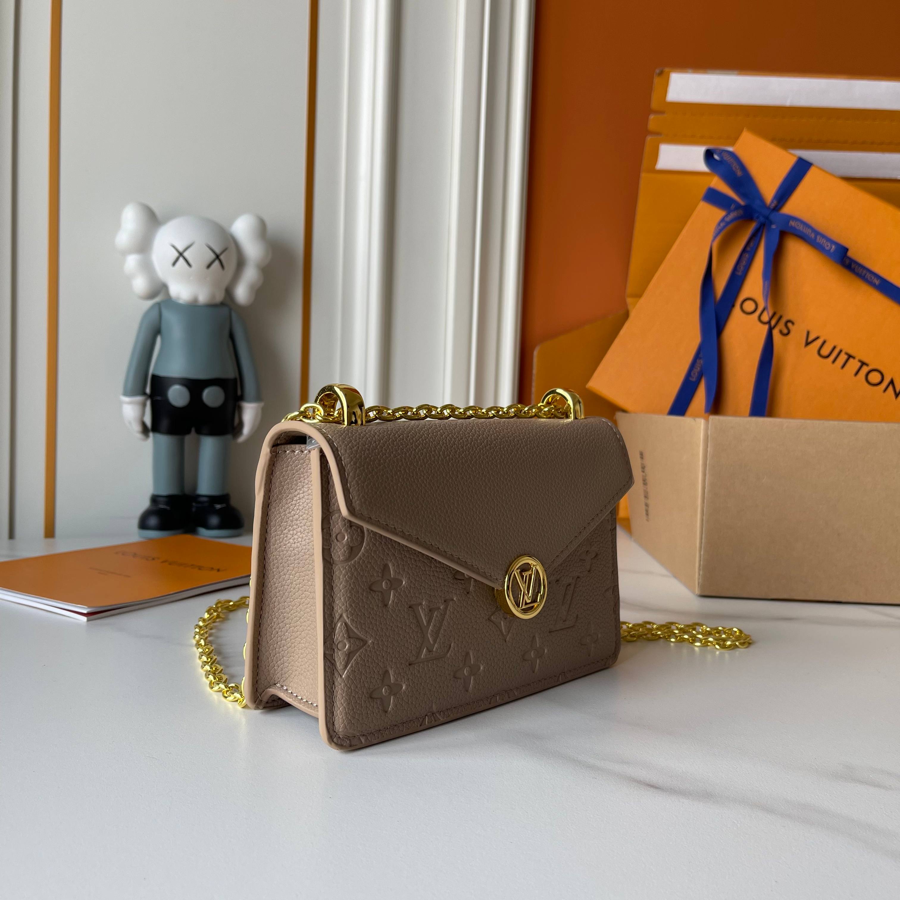 LV Wallet On Chain Rosy 卡其色