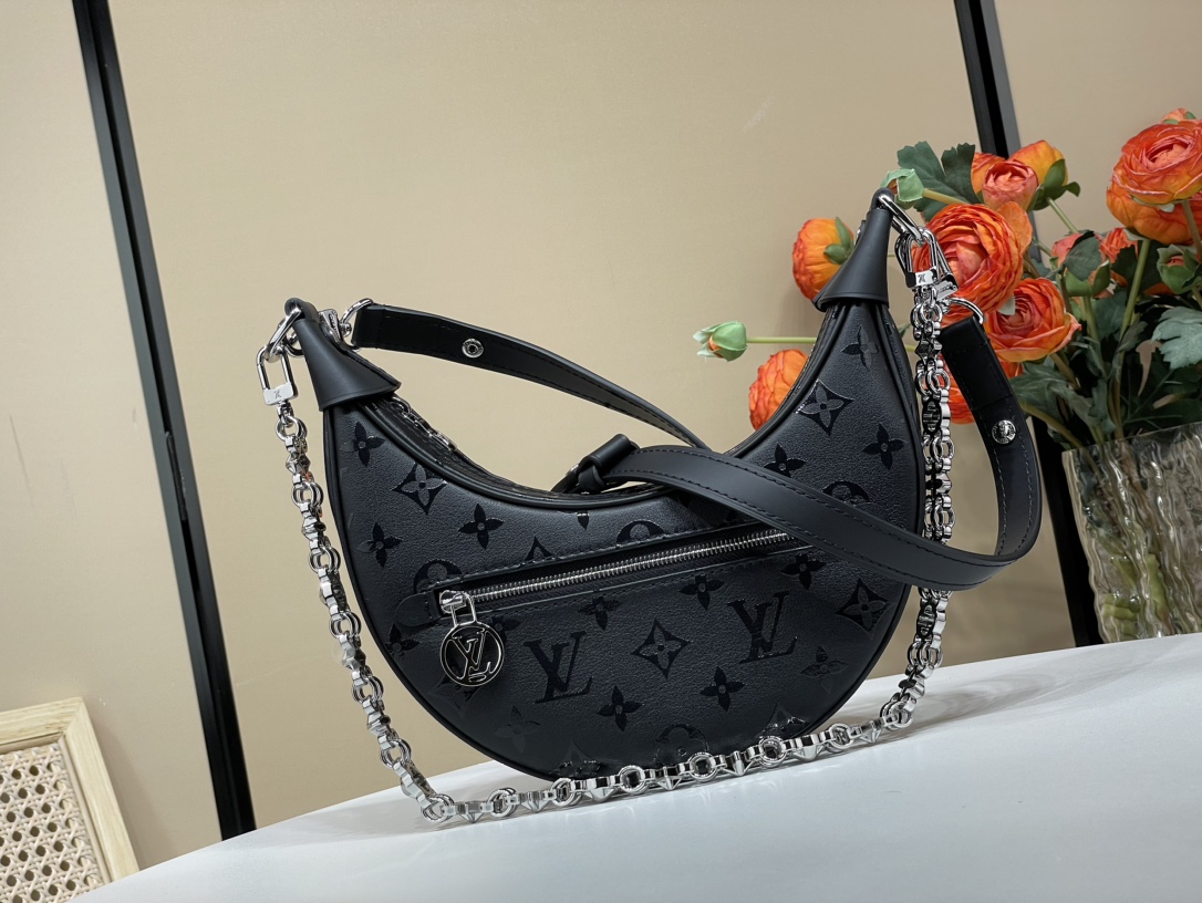 Louis Vuitton M11267 Loop Fashion Leather