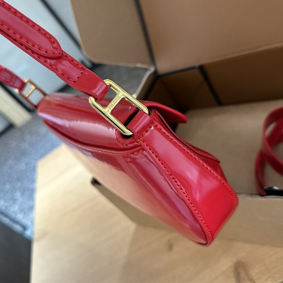 Prada Patent Leather Shoulder Bag In Cherry Red 25Cm 1Bd355 069 F0E06 V Hto