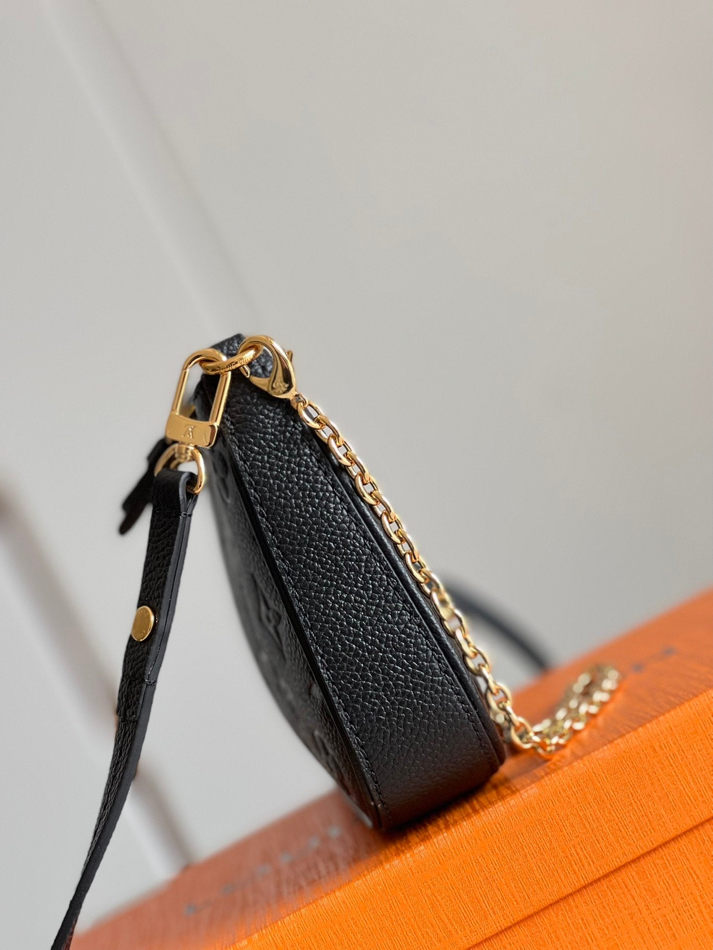 Louis Vuitton Easy Pouch On Strap 19Cm Black