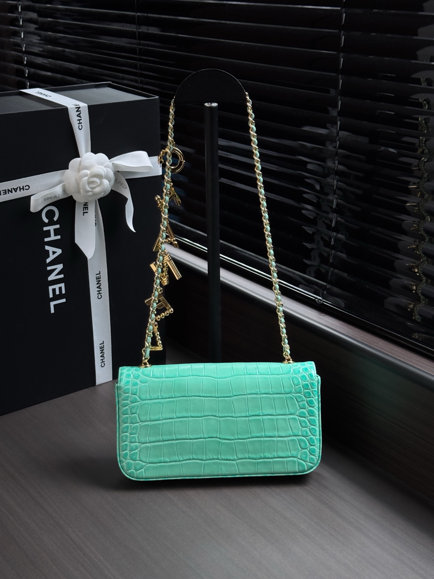 CHANEL Crocodile-Embossed Calfskin Chain Bag