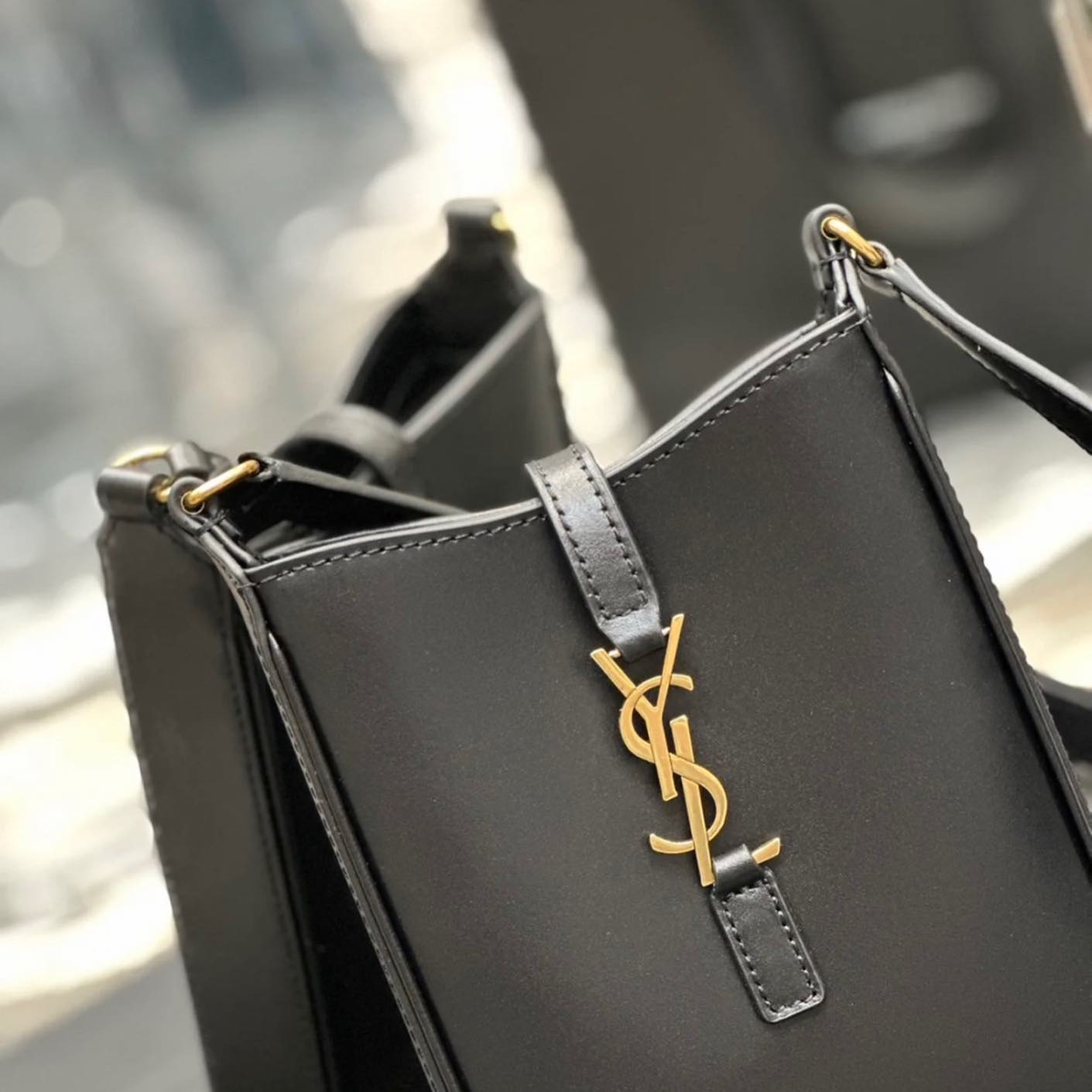 Saint Laurent Le 5 A 7 Mini Vertical Bag Black 18Cm