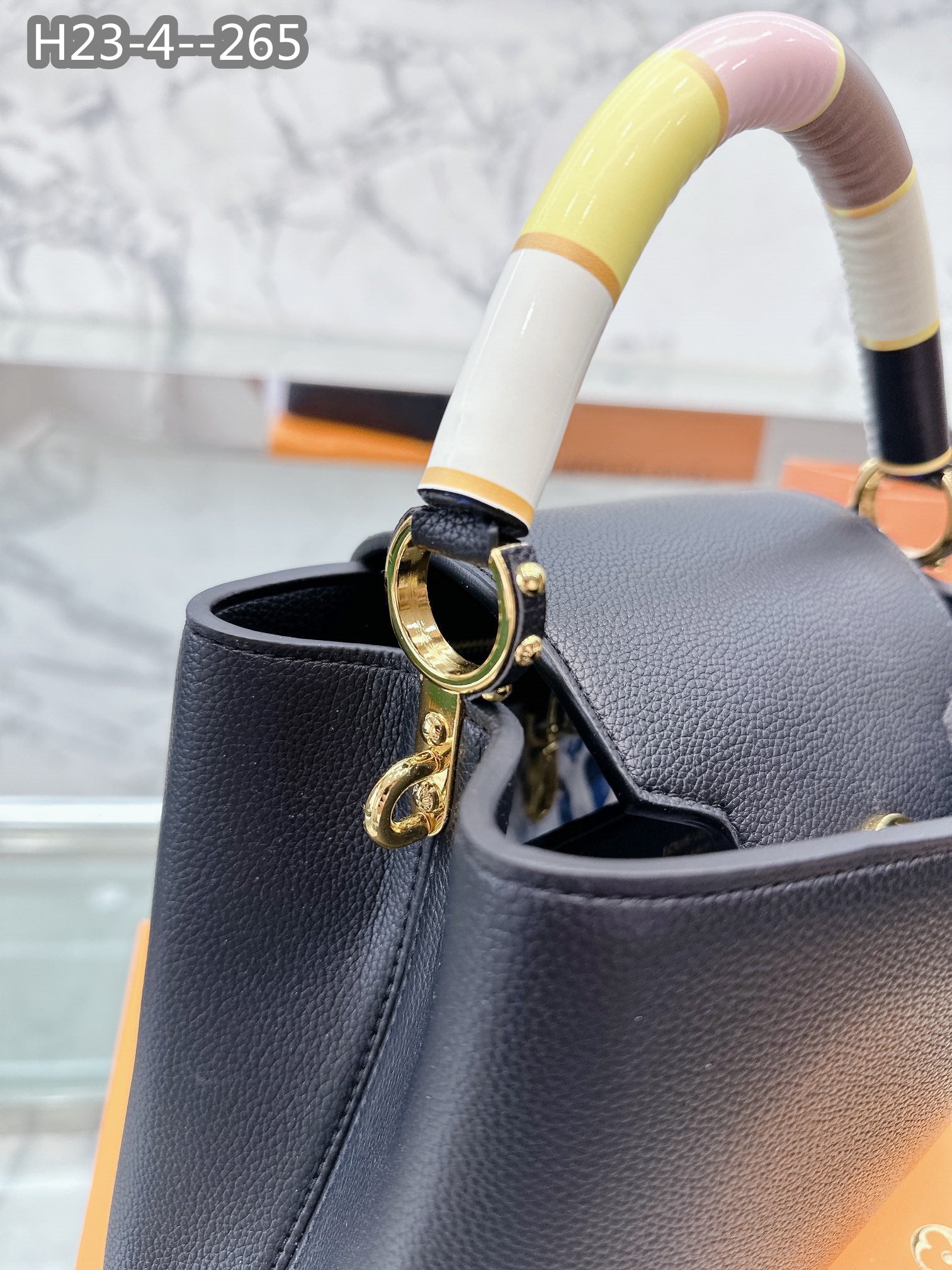 Louis Vuitton Capucines Black 27Cm M21920