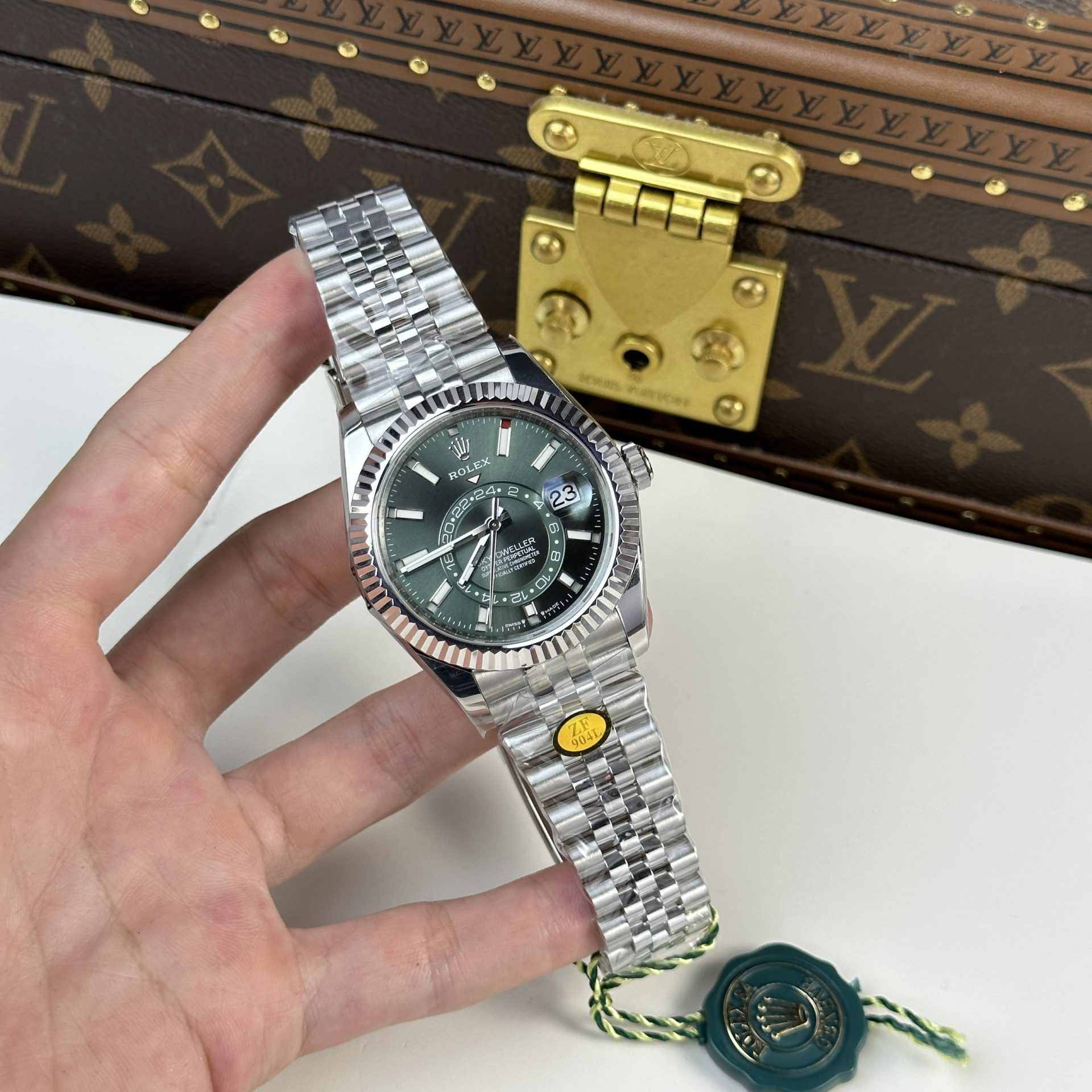 Rolex Sky-Dweller 42 mm Mint green Dial 336934 Jubilee