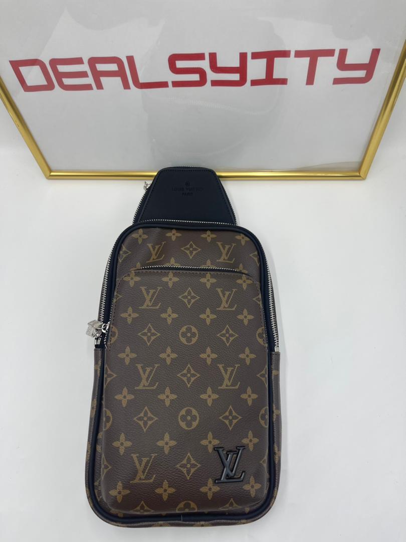 Louis Vuitton Avenue Nm Crossbody Bag Monogram 31Cm M46327