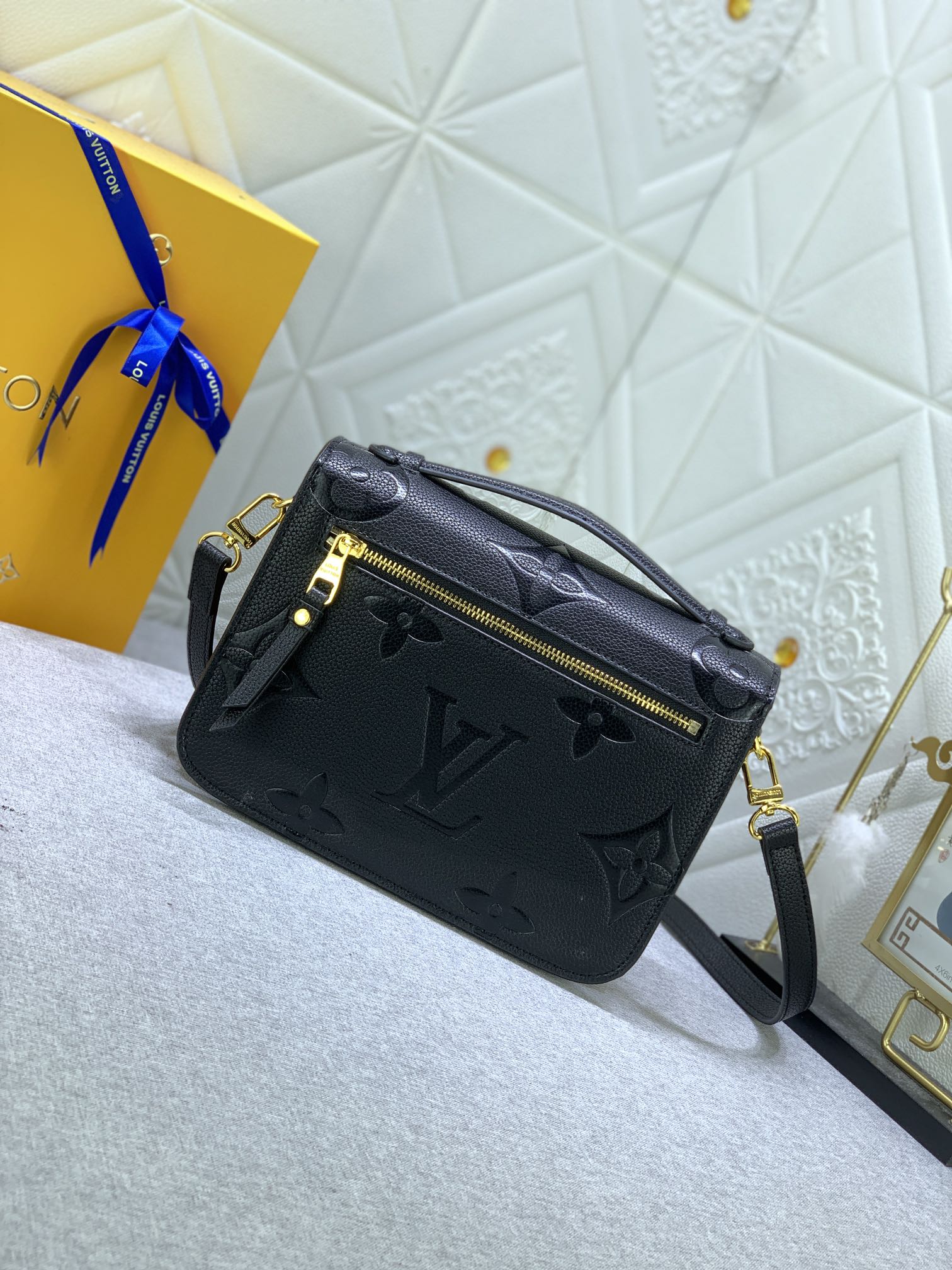 Louis Vuitton Pochette Metis Black 25Cm