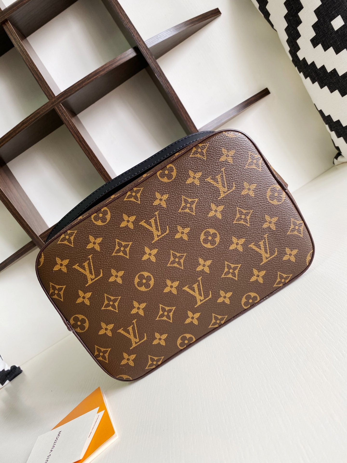 Louis Vuitton Neonoe Mm Black
