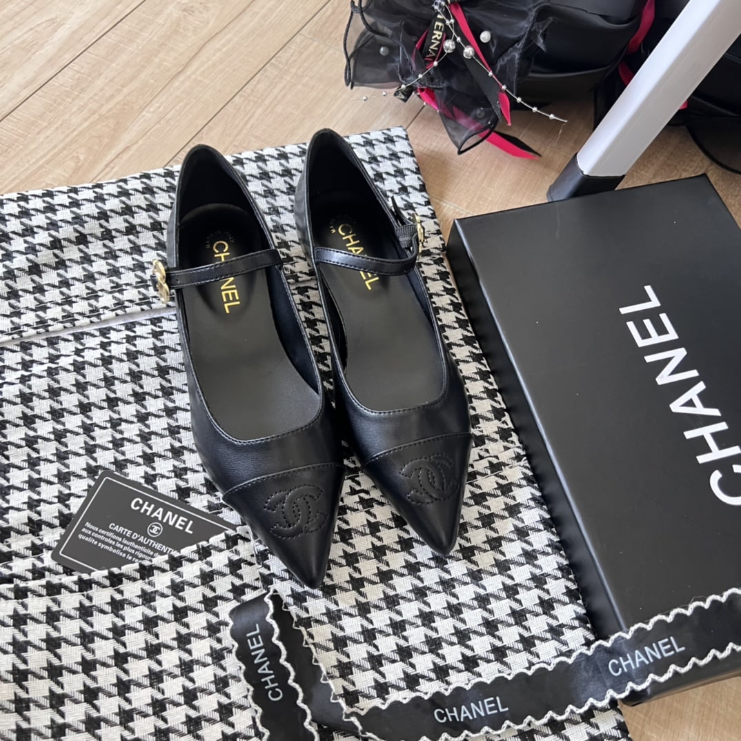 Chanel Pointed Toe Doll Shoes With Gold Flower In Black