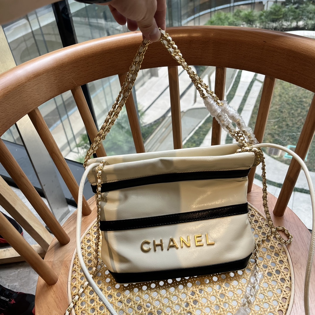 Chanel 22 Small Handbag Black White Gold Tone Metal 19Cm/7.5in As3980 B16652 Ny081