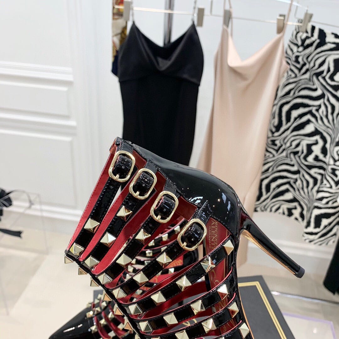 Valentino Garavani Rockstud Alcove Pumps Black