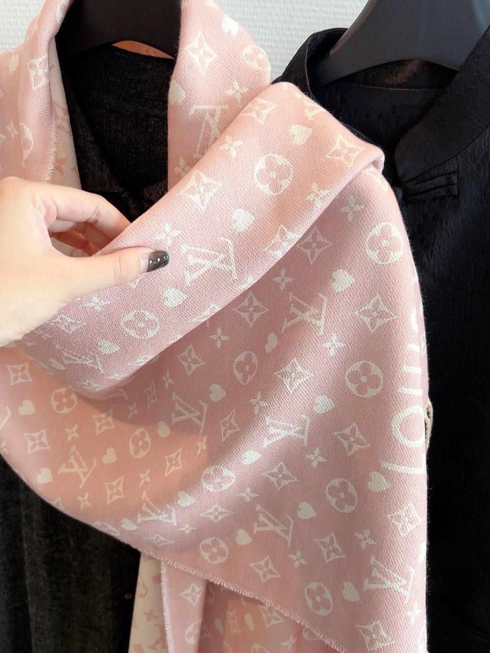 Louis Vuitton Echarpe Game On Scarf Pink