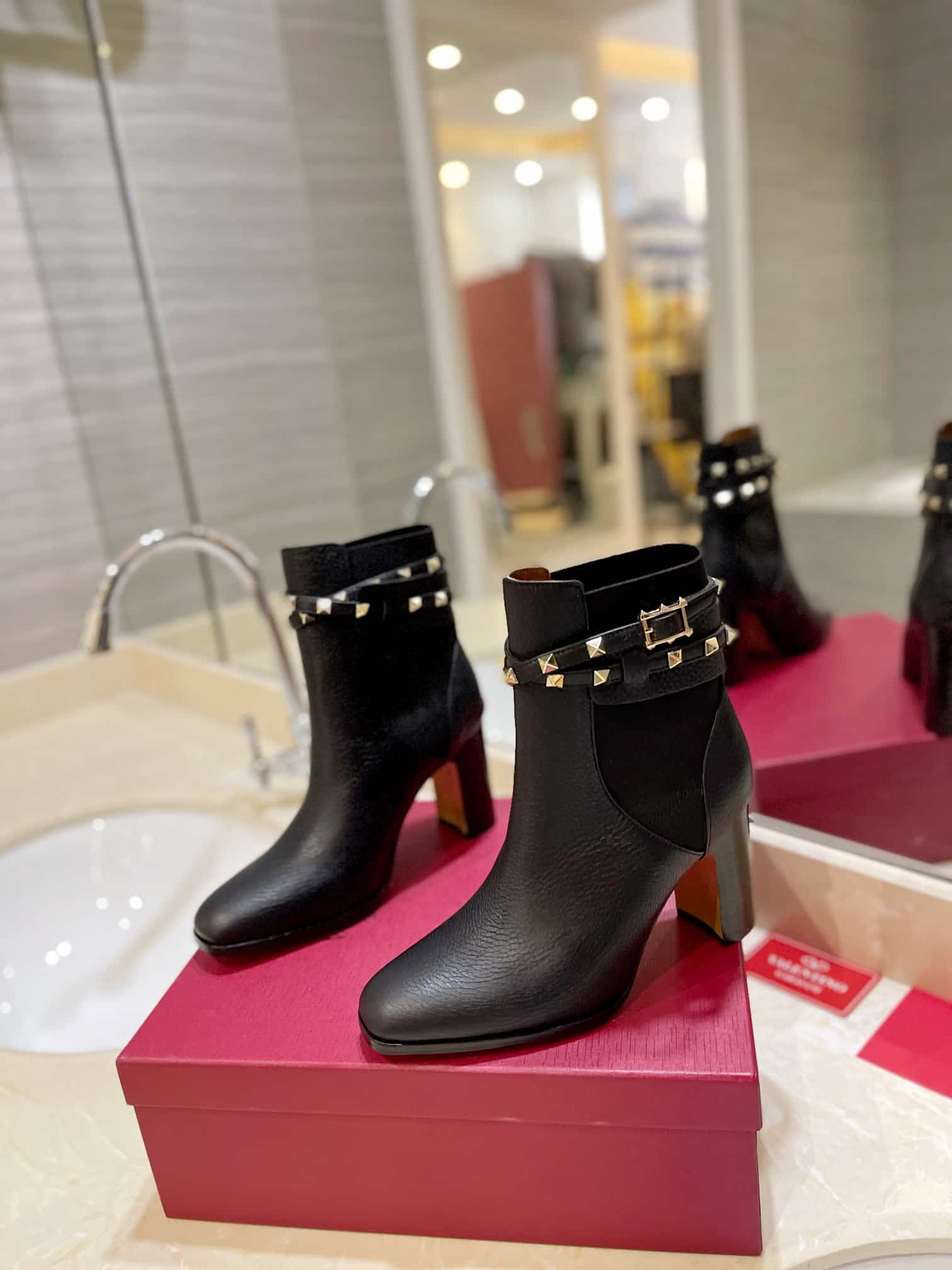 Valentino Garavani Rockstud Grainy Calfskin Ankle Boot Black 3W2S0P62Vce 0No