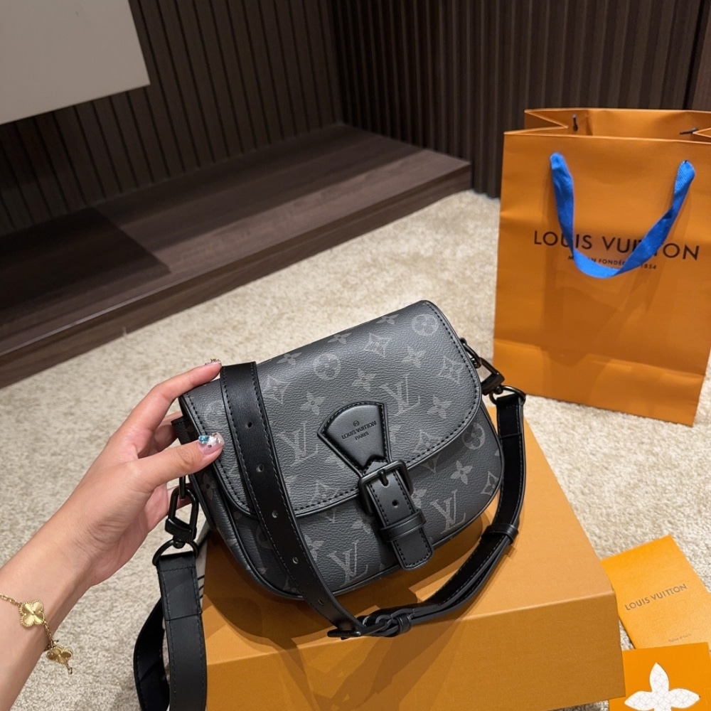 Louis Vuitton Montsouris Messenger PM​ Monogram Eclipse Canvas Black 19Cm M12519