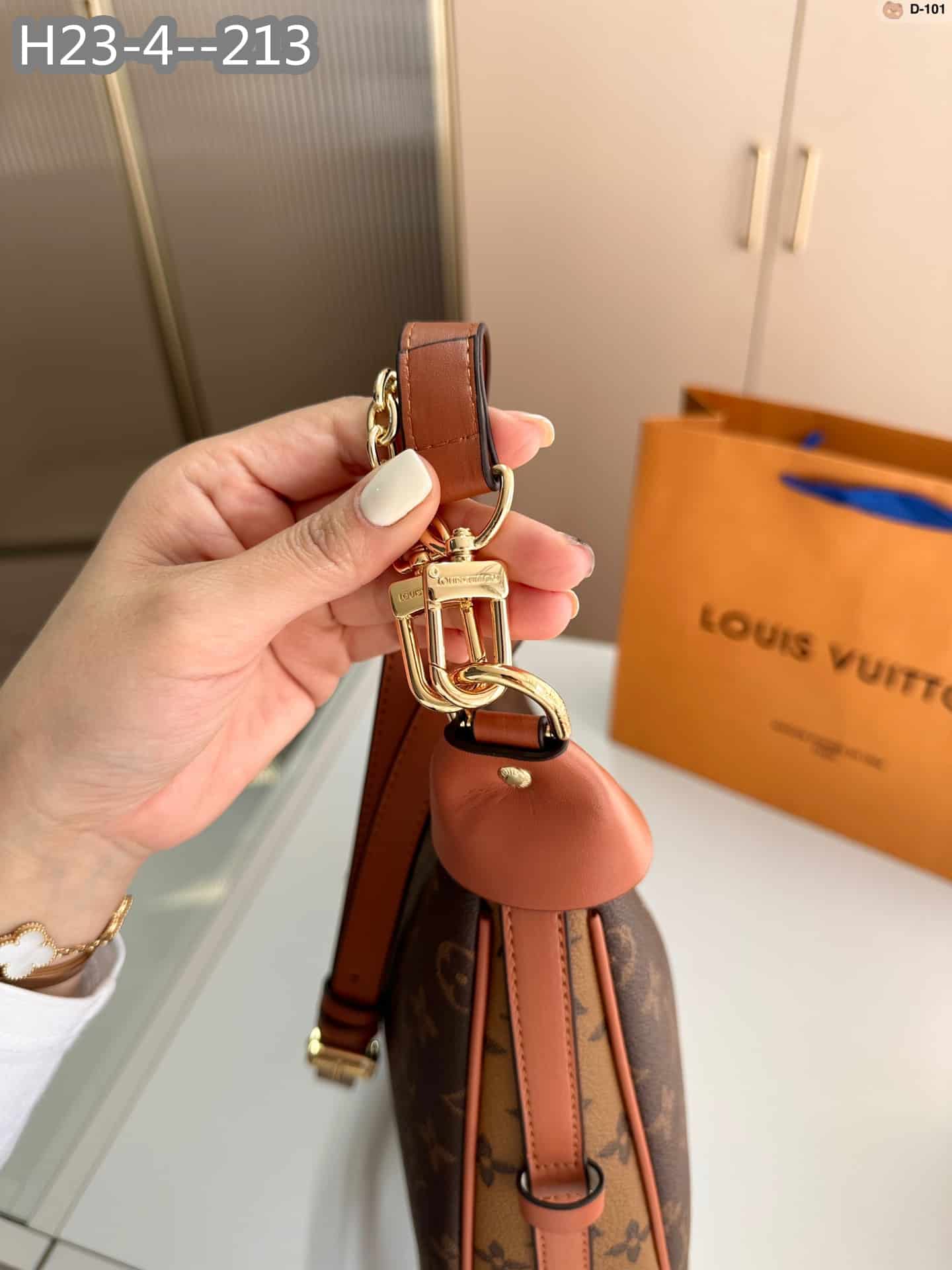 Louis Vuitton Loop Hobo Monogram Canvas Brown 35Cm M46311