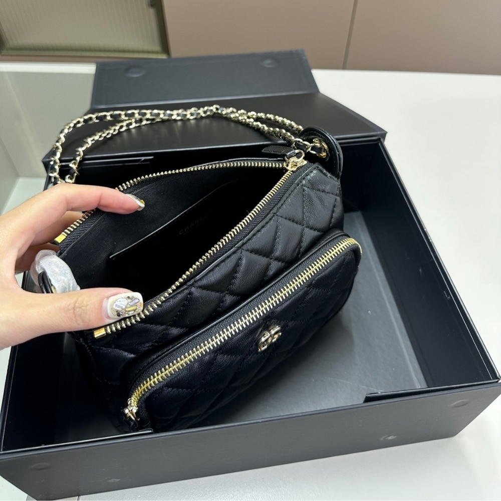 Chanel Shoulder Crossbody Bag With Chain Black 20cm