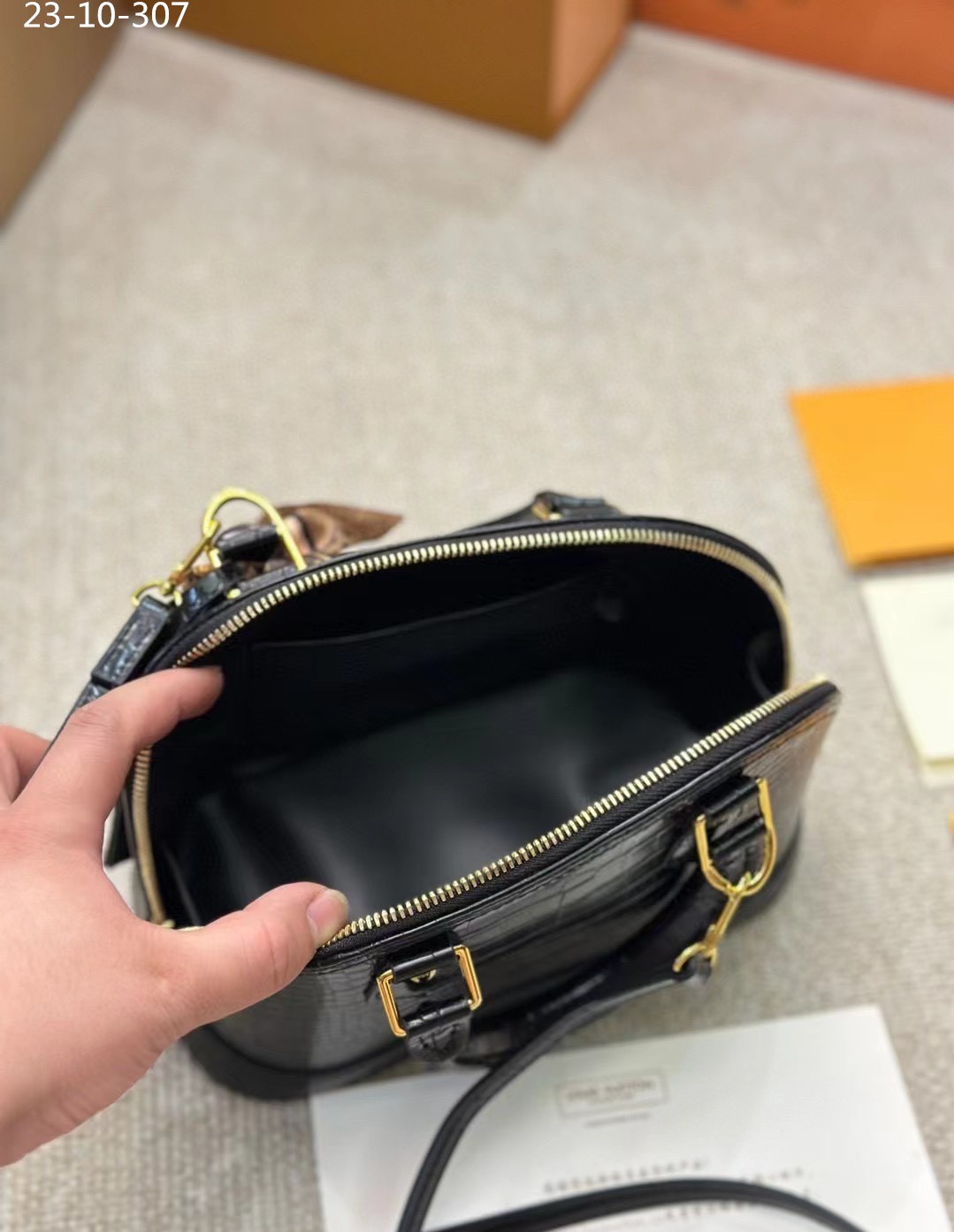 Louis Vuitton Neo Alma Bb Black 24Cm