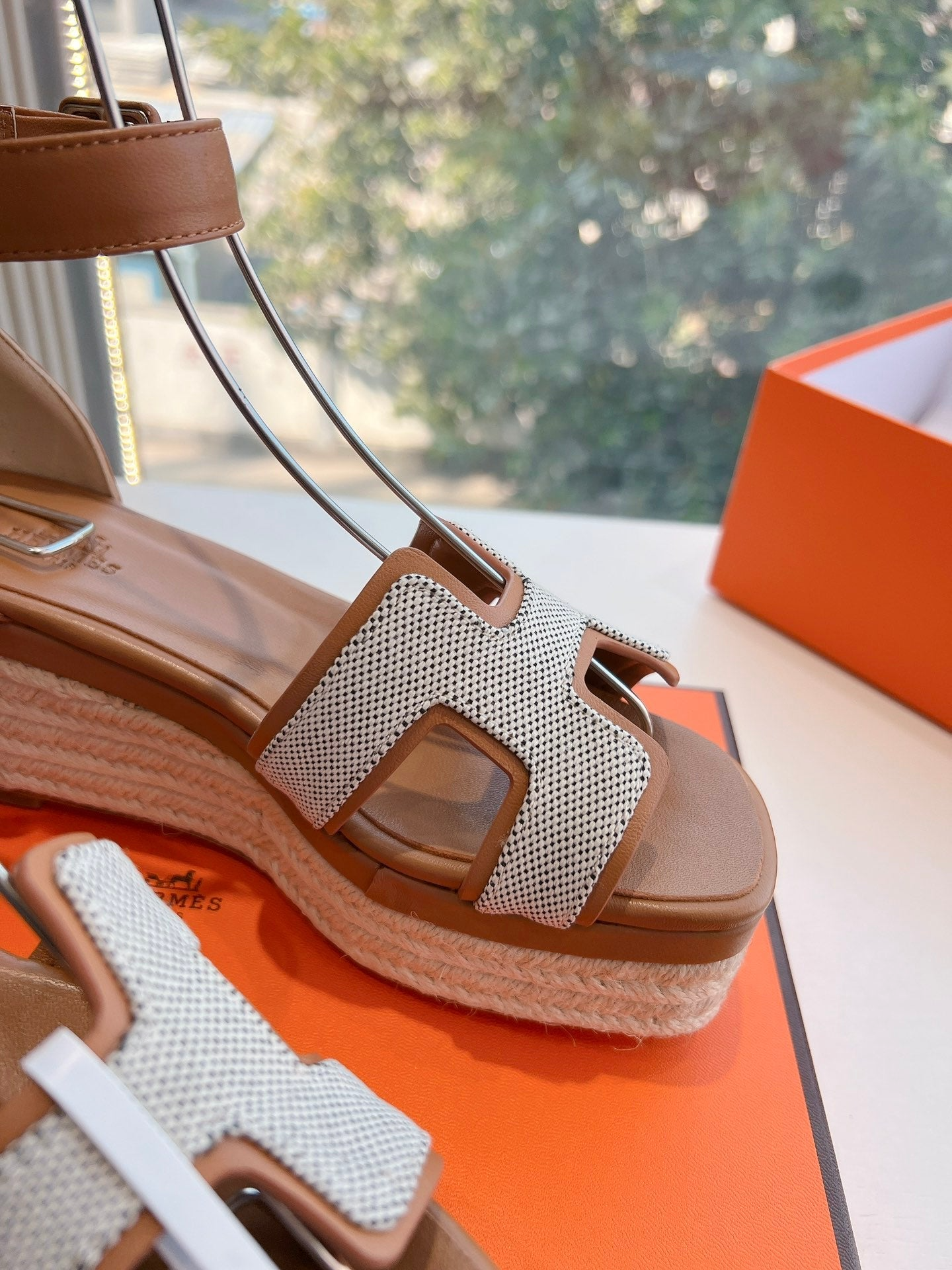 Hermès Elda Espadrille in White Fabric and Bronze Brown Calfskin