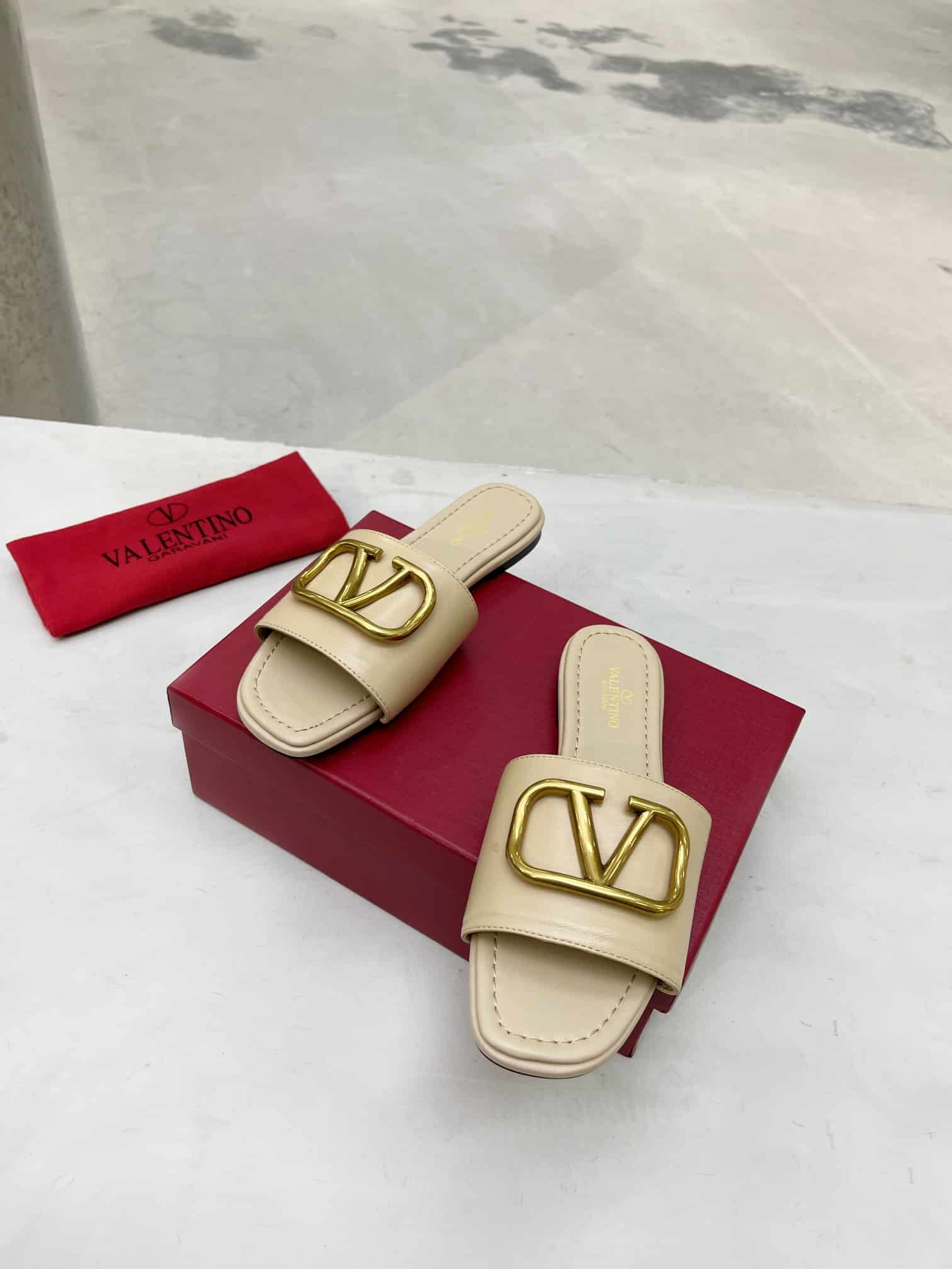 Valentino Garavani VLogo Signature Slide Sandal Beige