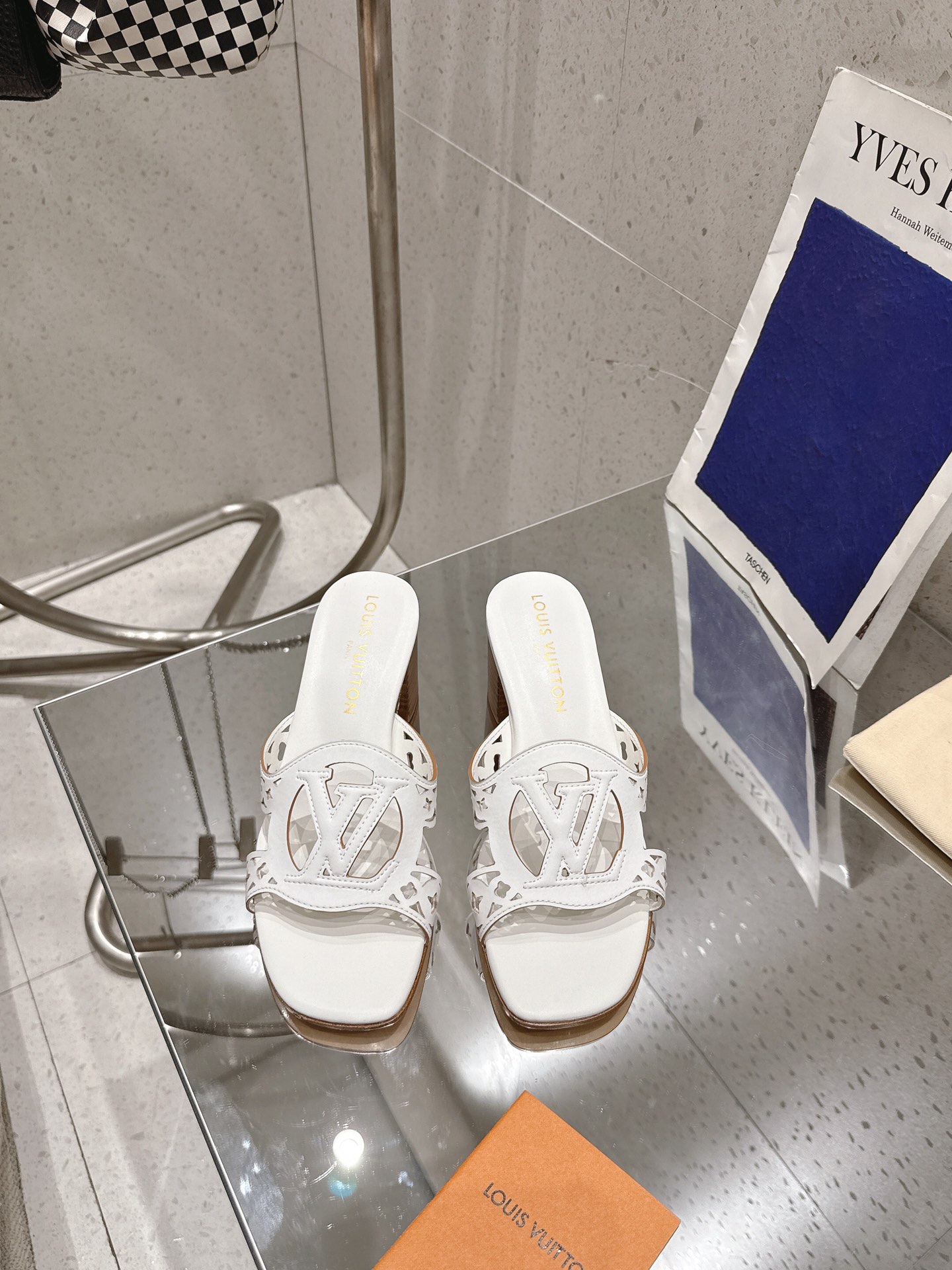 Louis Vuitton LV Isola Flat Mule White Women – 5.5cm Heel / 2.17in