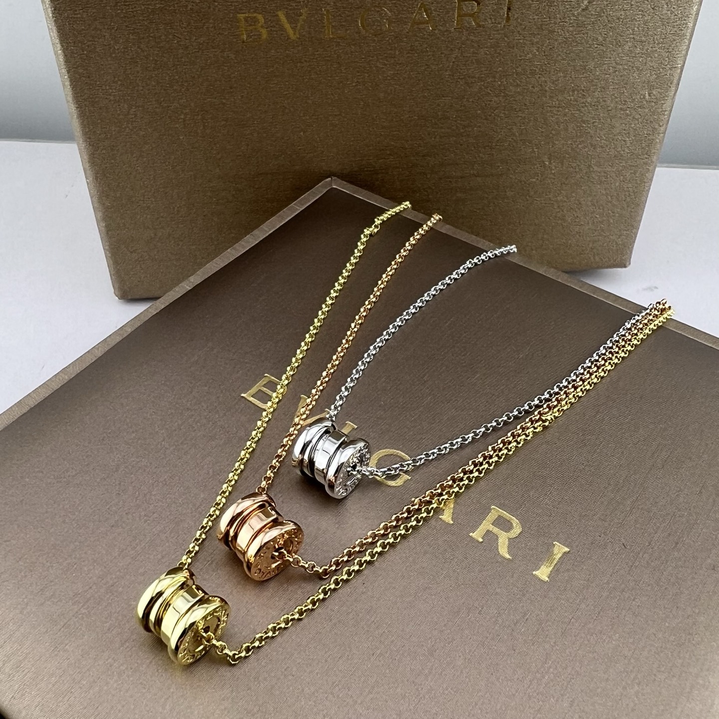 Smooth slim waist necklace