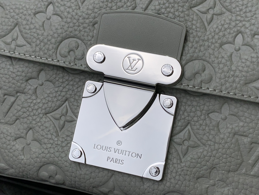 Louis Vuitton S Lock Messenger White 28Cm M23152