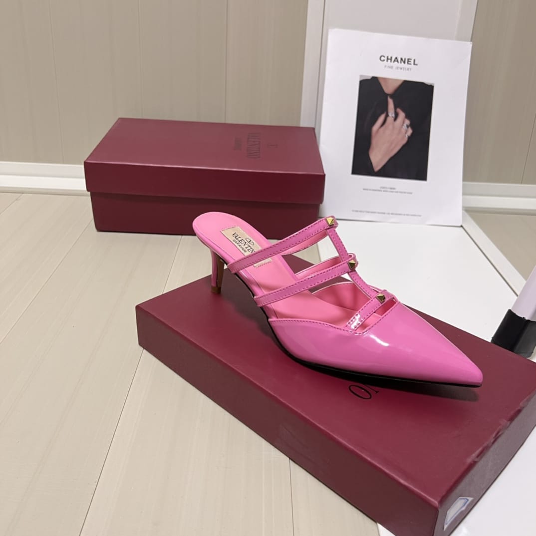 Valentino Garavani Rockstud Wispy Mule In Calfskin Magenta