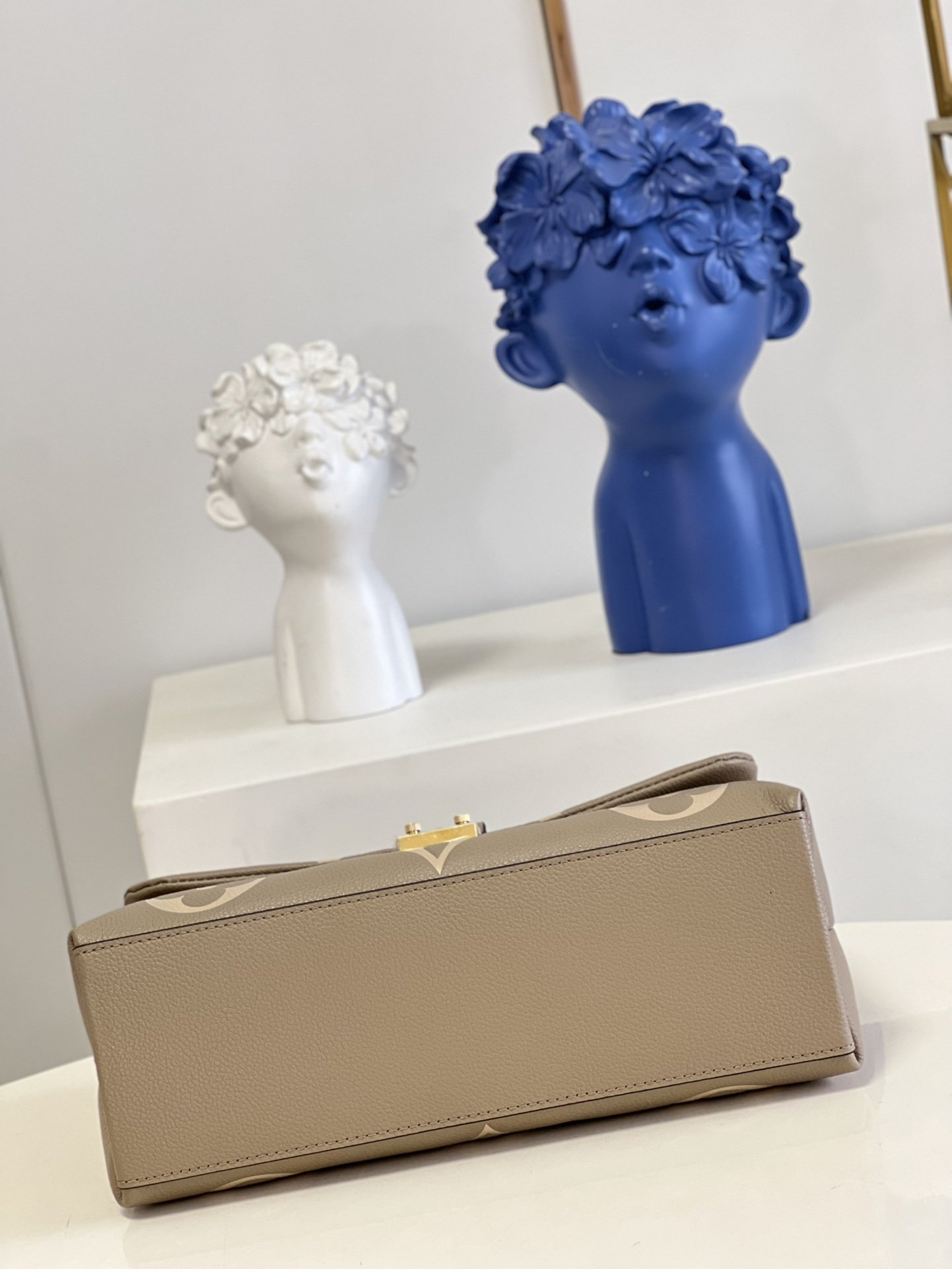 Louis Vuitton Madeleine MM 30Cm Beige M46041