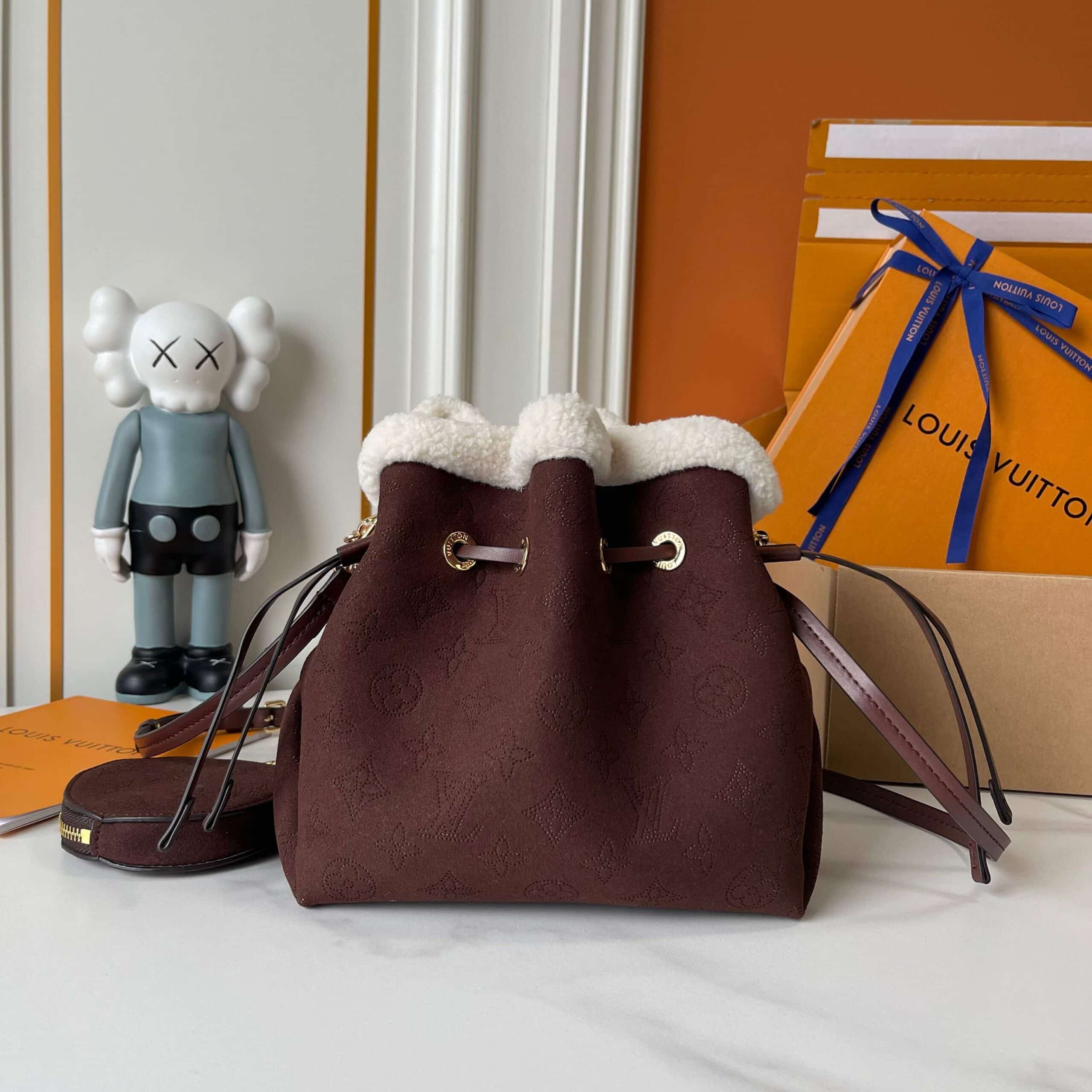 Louis Vuitton Bella Chocolate 22Cm M26684