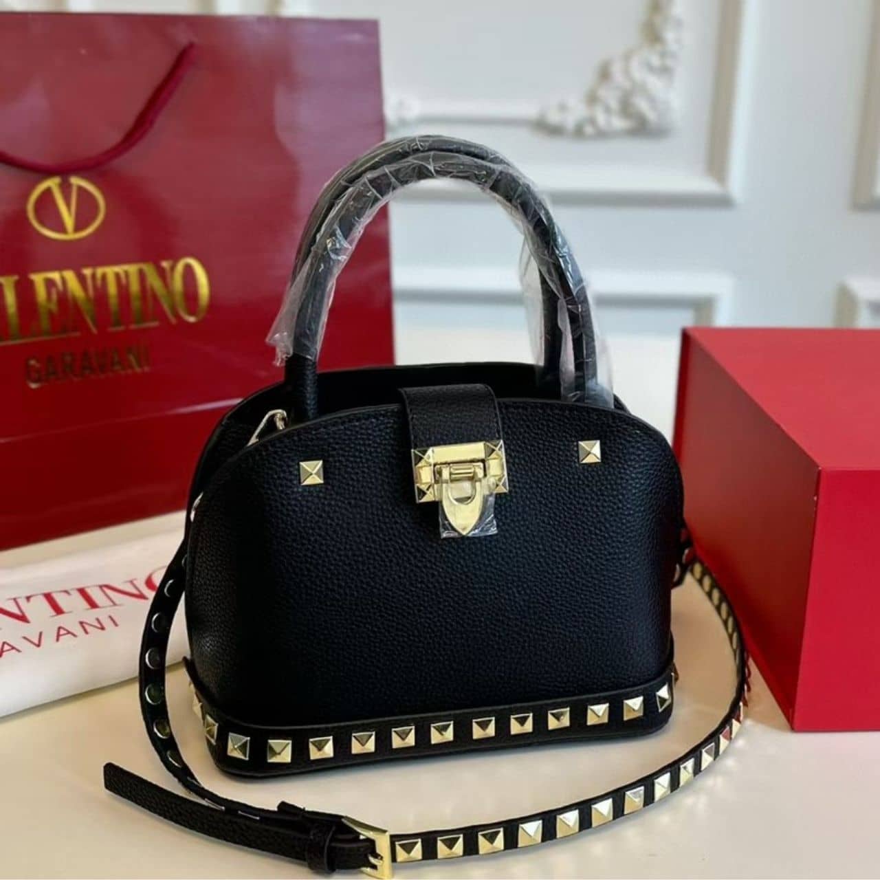 Valentino Garavani Rockstud Handbag In Grainy Black 21Cm