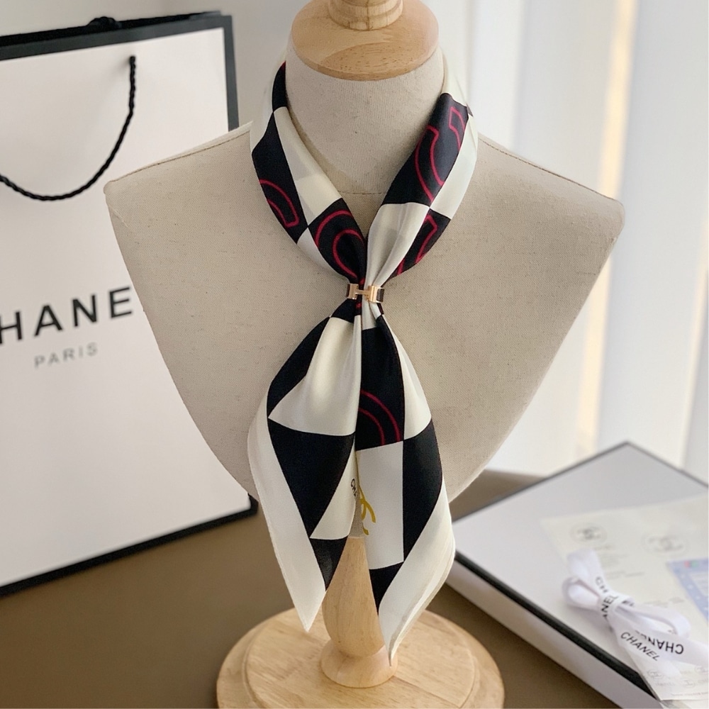 Chanel Coco Caro Silk Scarf In White And Black 70cm