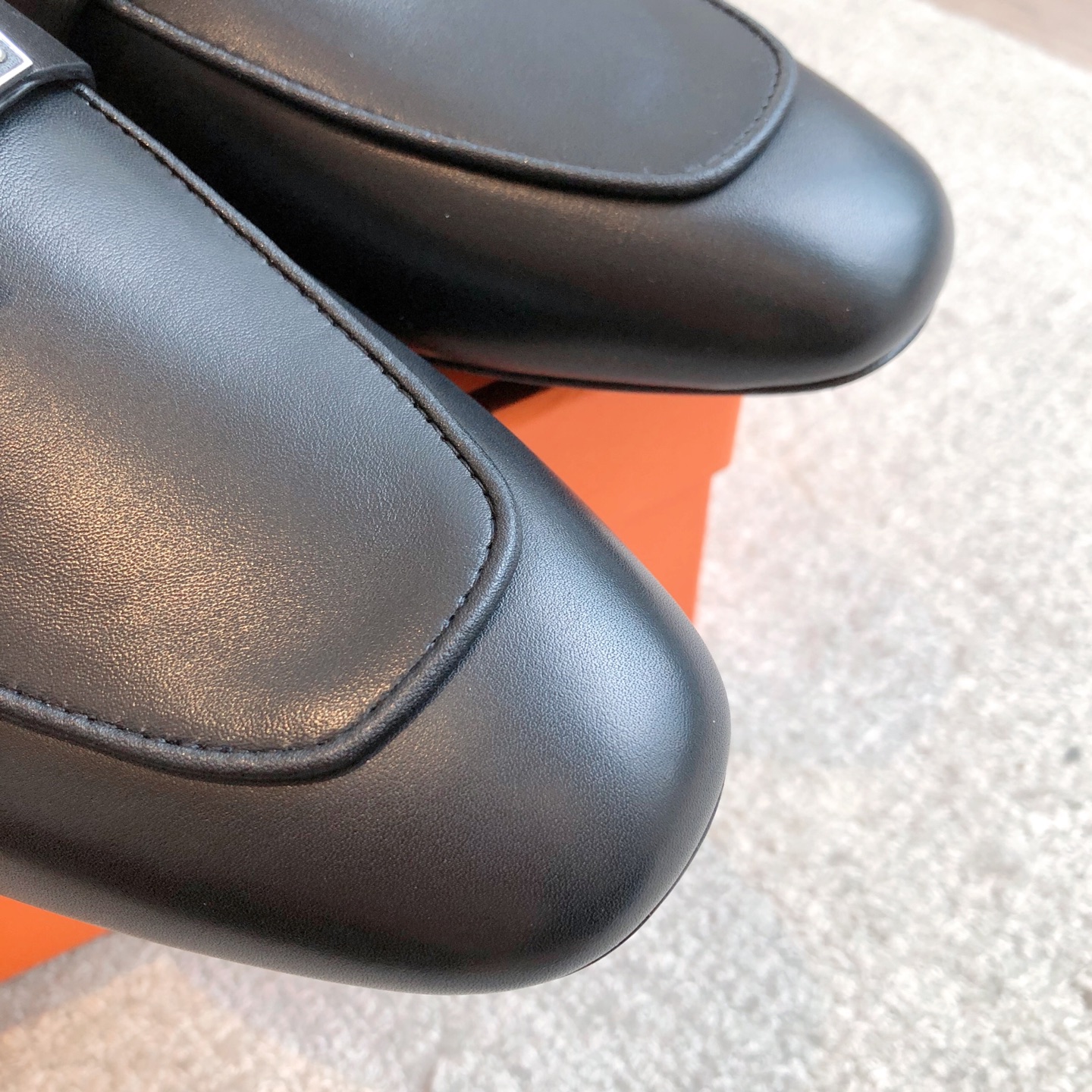 Hermes Oz Mule Black