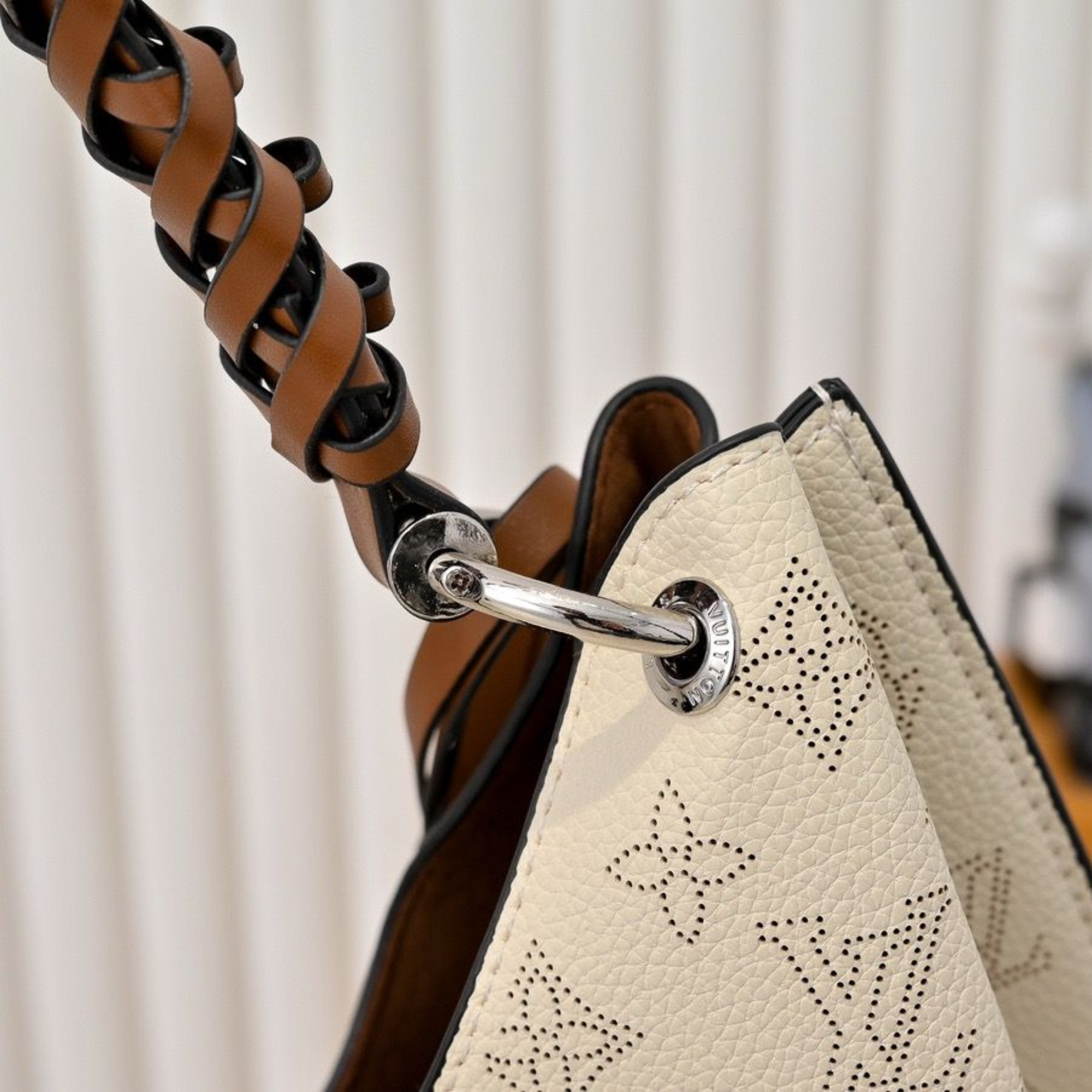 Louis Vuitton Carmel Hobo Bag 40cm/15.75in
