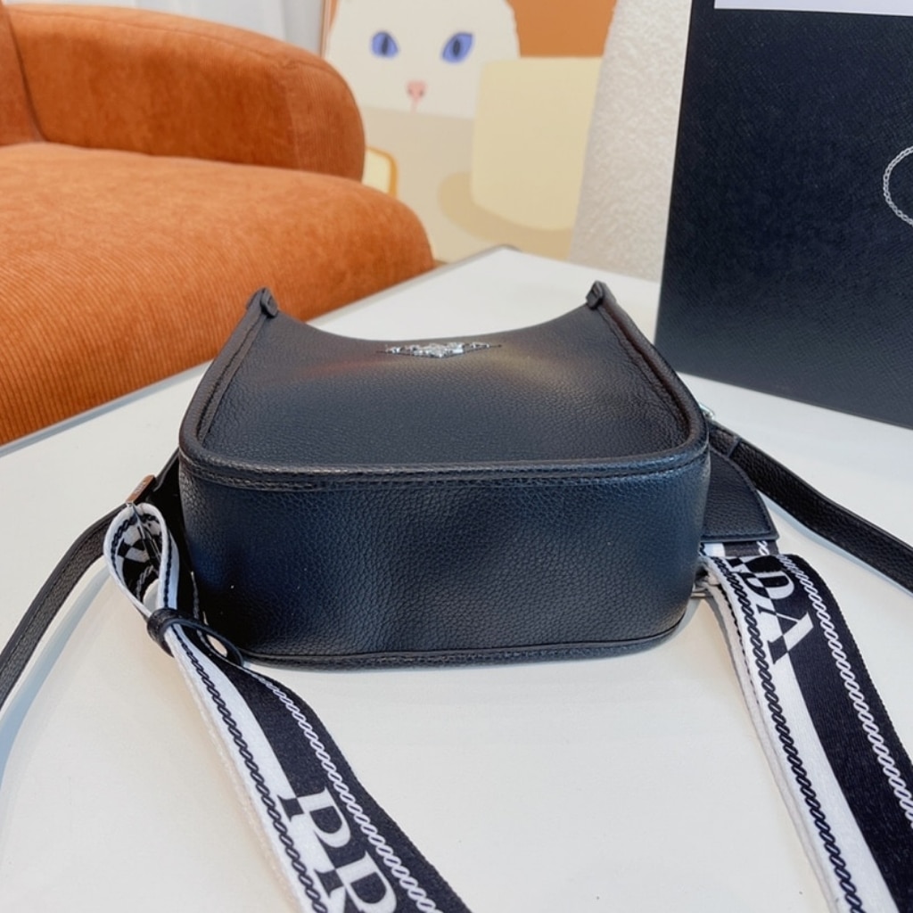 Prada Mini Leather Shoulder Bag Black 20Cm 1BH191 2DKV F0002 V 3OO