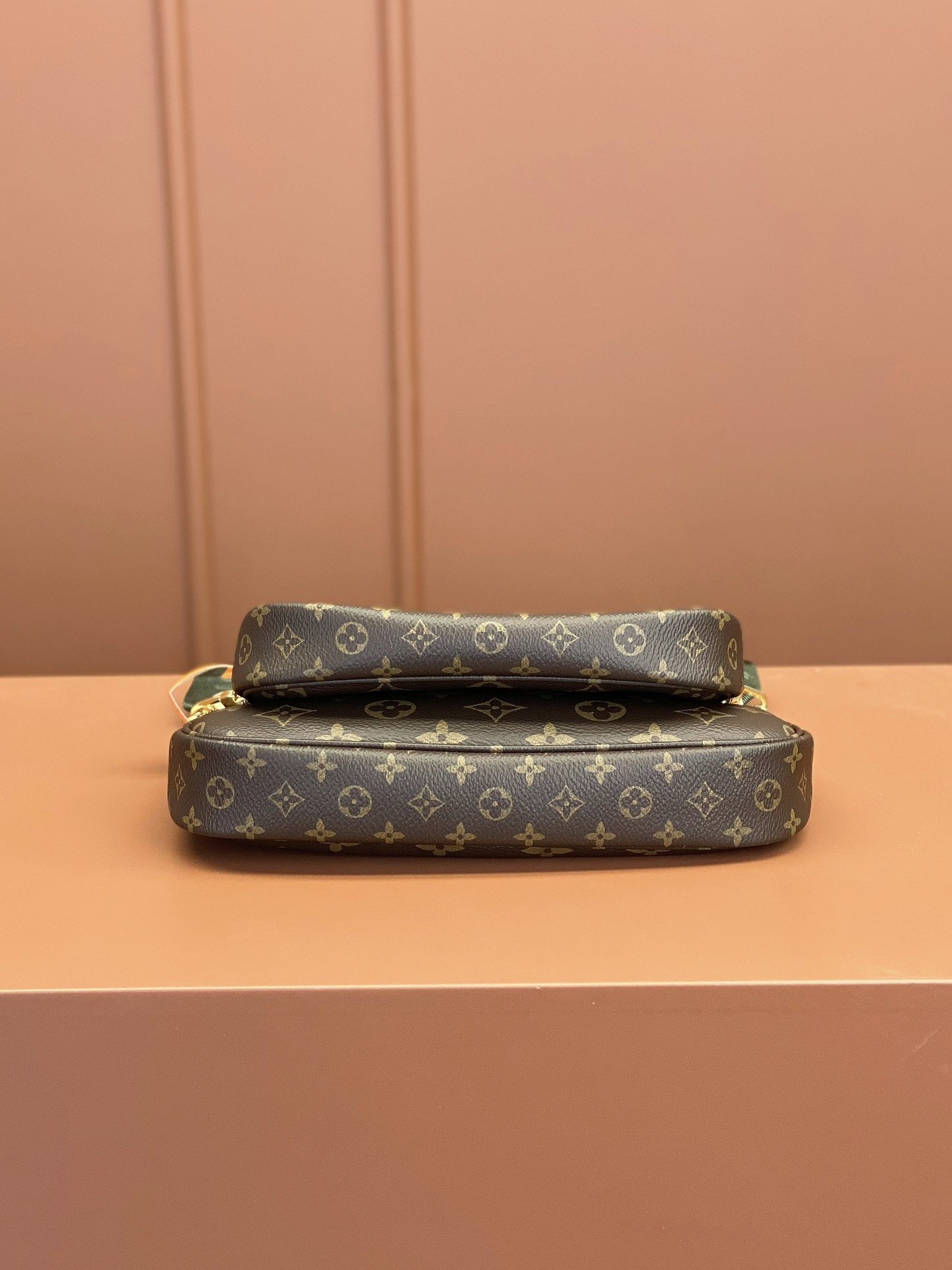 Louis Vuitton Multi Pochette Accessoires Khaki 24Cm M44813
