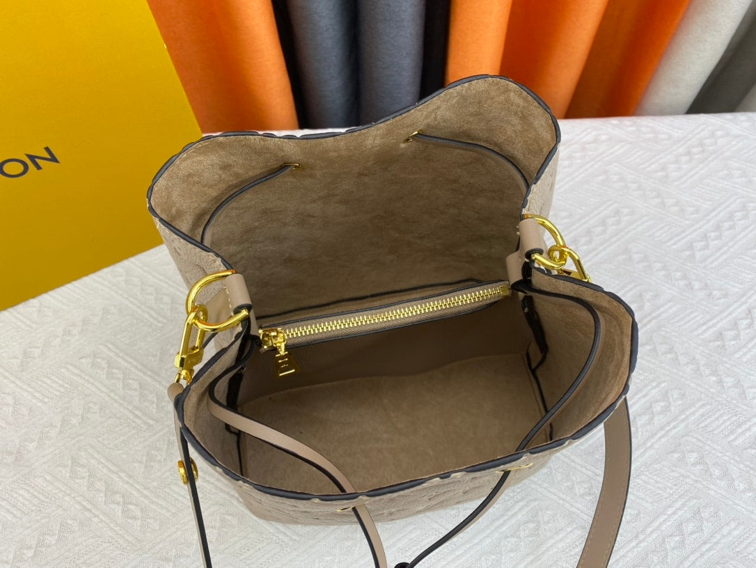 Louis Vuitton Neonoe Mm Beige 26Cm