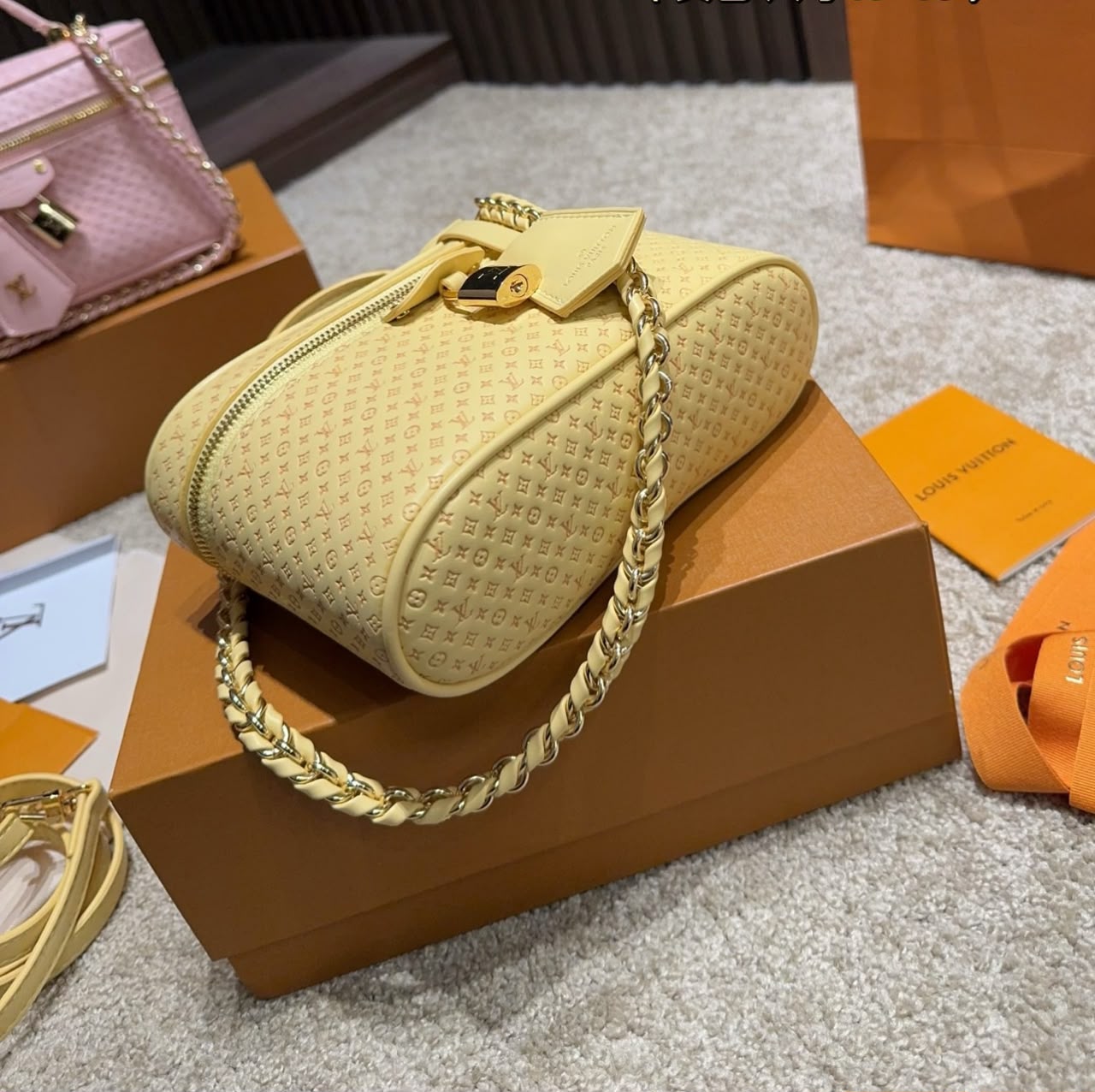 Louis Vuitton Vanity Chain Pouch 19cm M29051