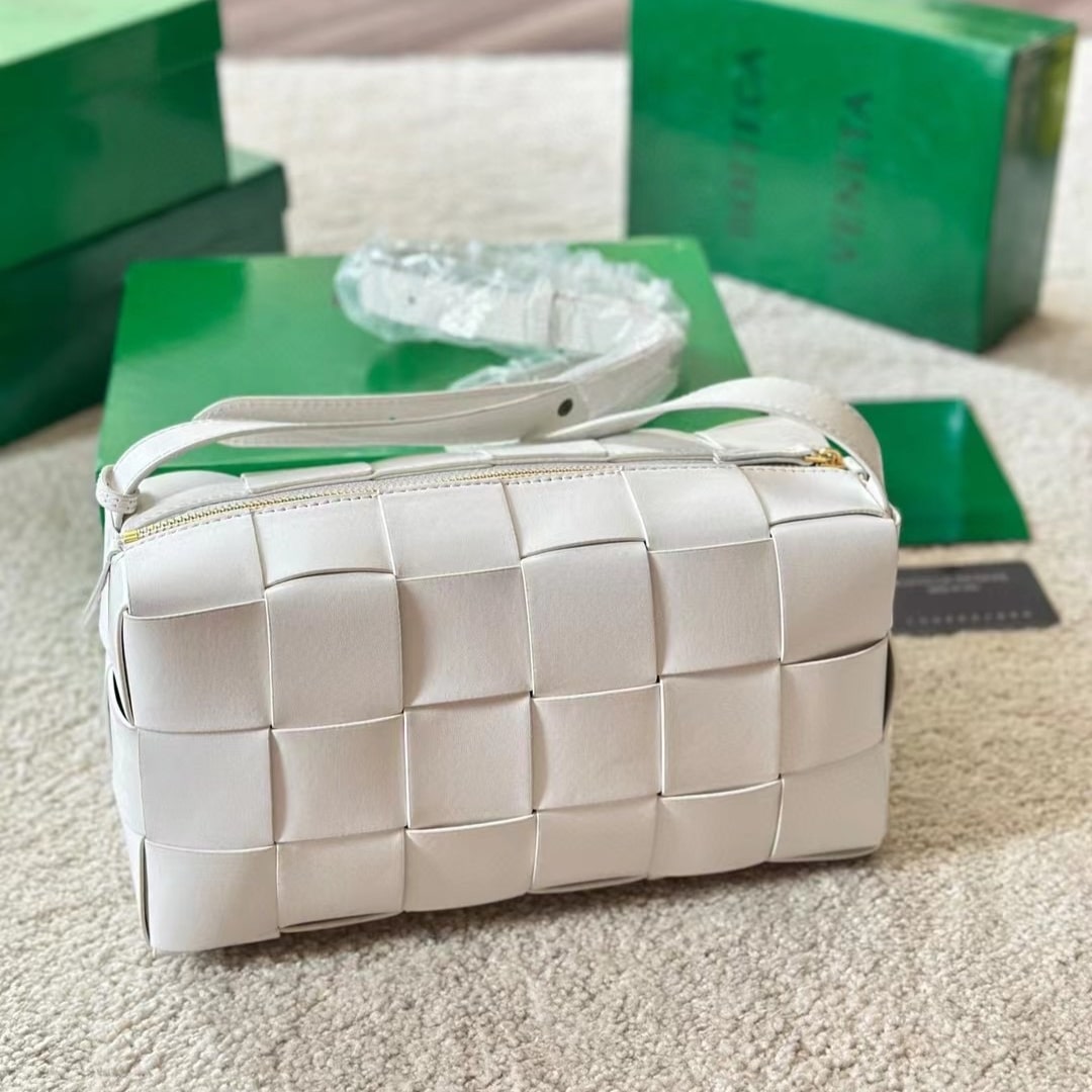 Bottega Veneta Brick Leather Bag White 28Cm