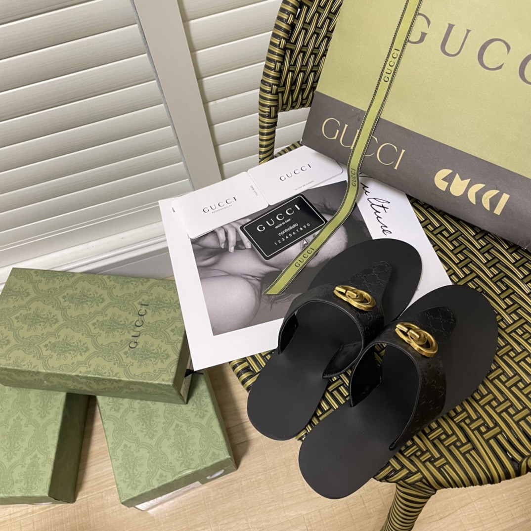 Gucci Gg-Stud Leather Thong Sandals Black