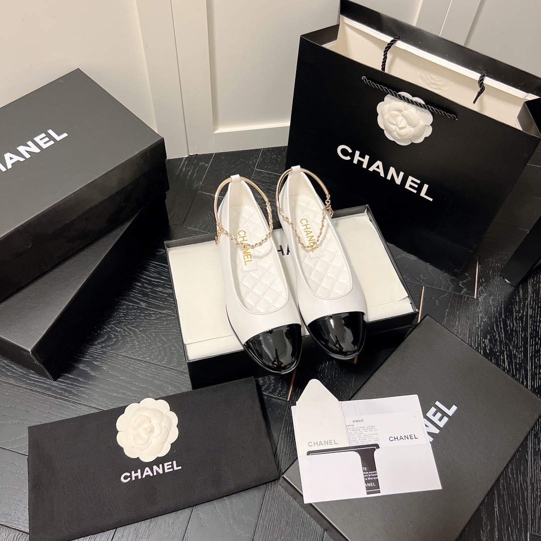 Chanel Interlocking Cc Logo Ballet Flats Black White