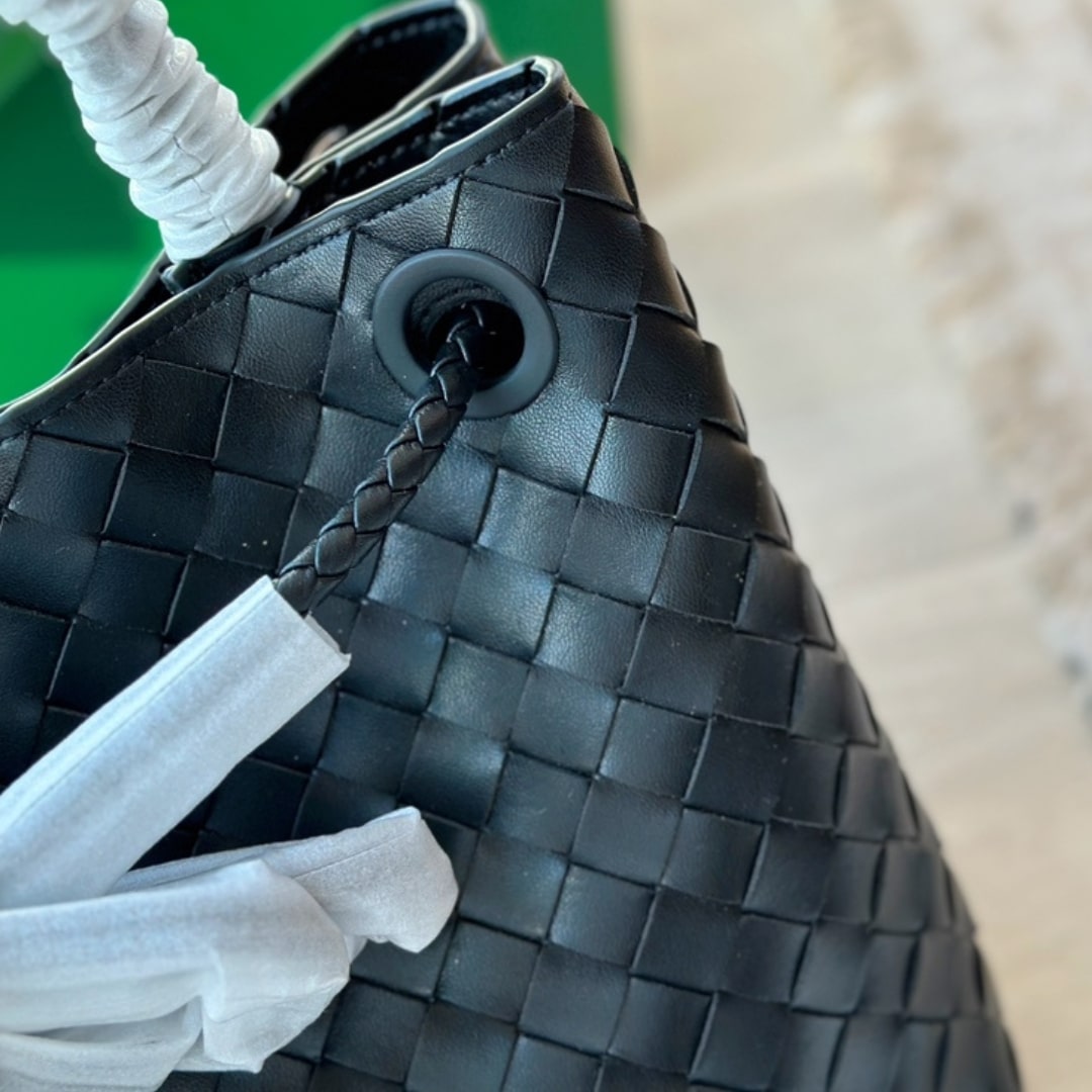 Bottega Veneta Andiamo Leather Top Handle Bag Black 25Cm