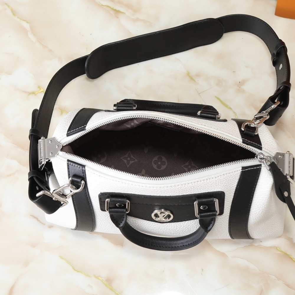 Louis Vuitton Lv Biker Pm White 30Cm M25561