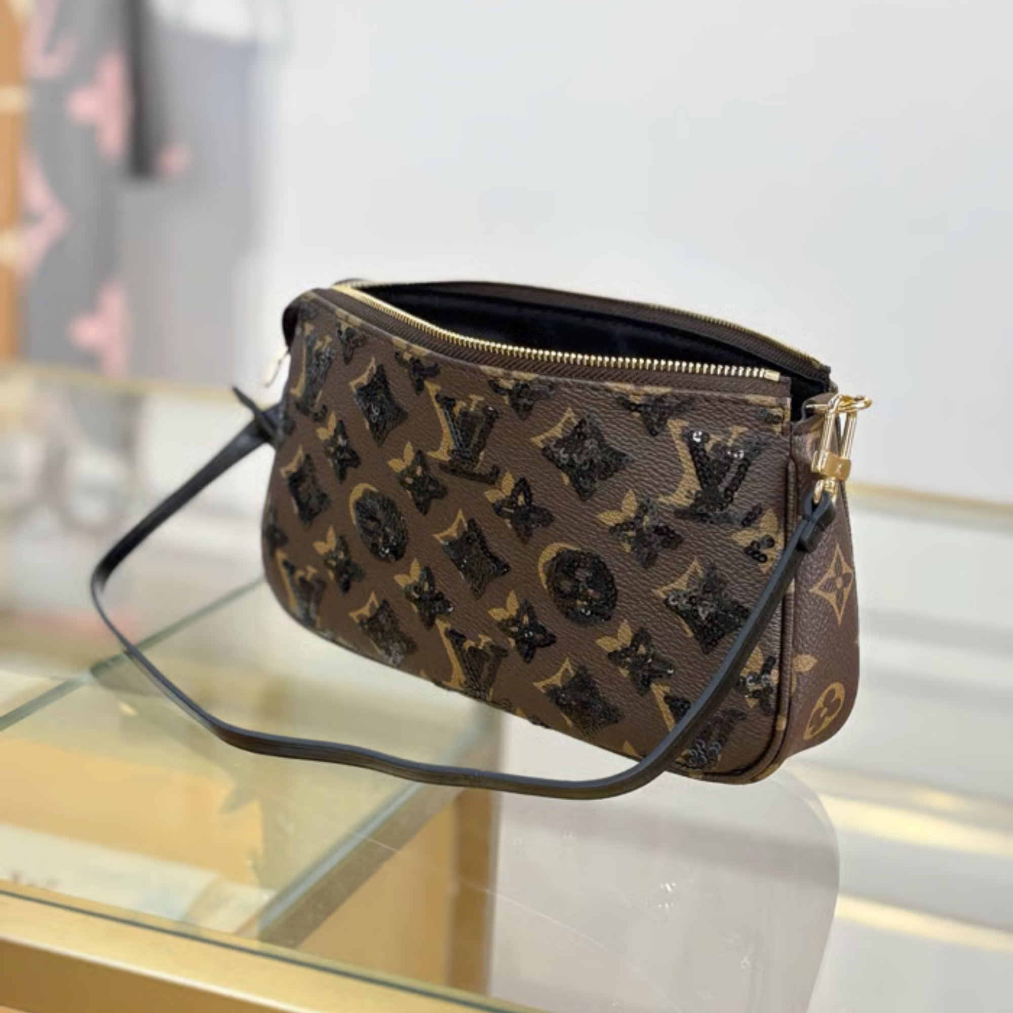 Louis Vuitton Pochette Accessoires Bag 24cm/9.5in M26473