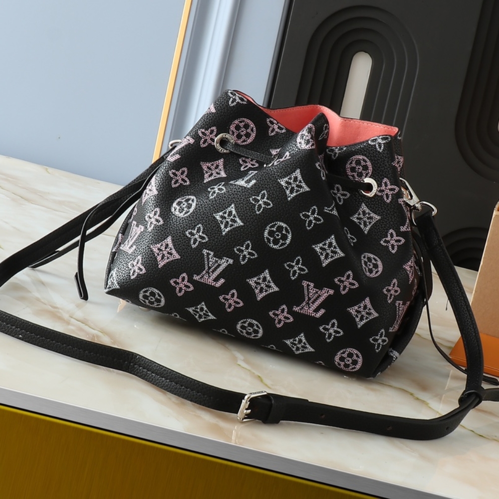 Louis Vuitton Bella Black /Amp Pink 22Cm